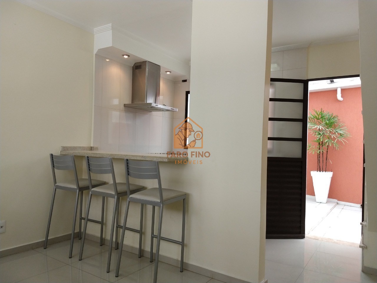 Casa à venda com 2 quartos, 87m² - Foto 2