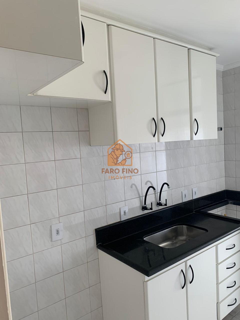 Apartamento à venda com 2 quartos, 64m² - Foto 2