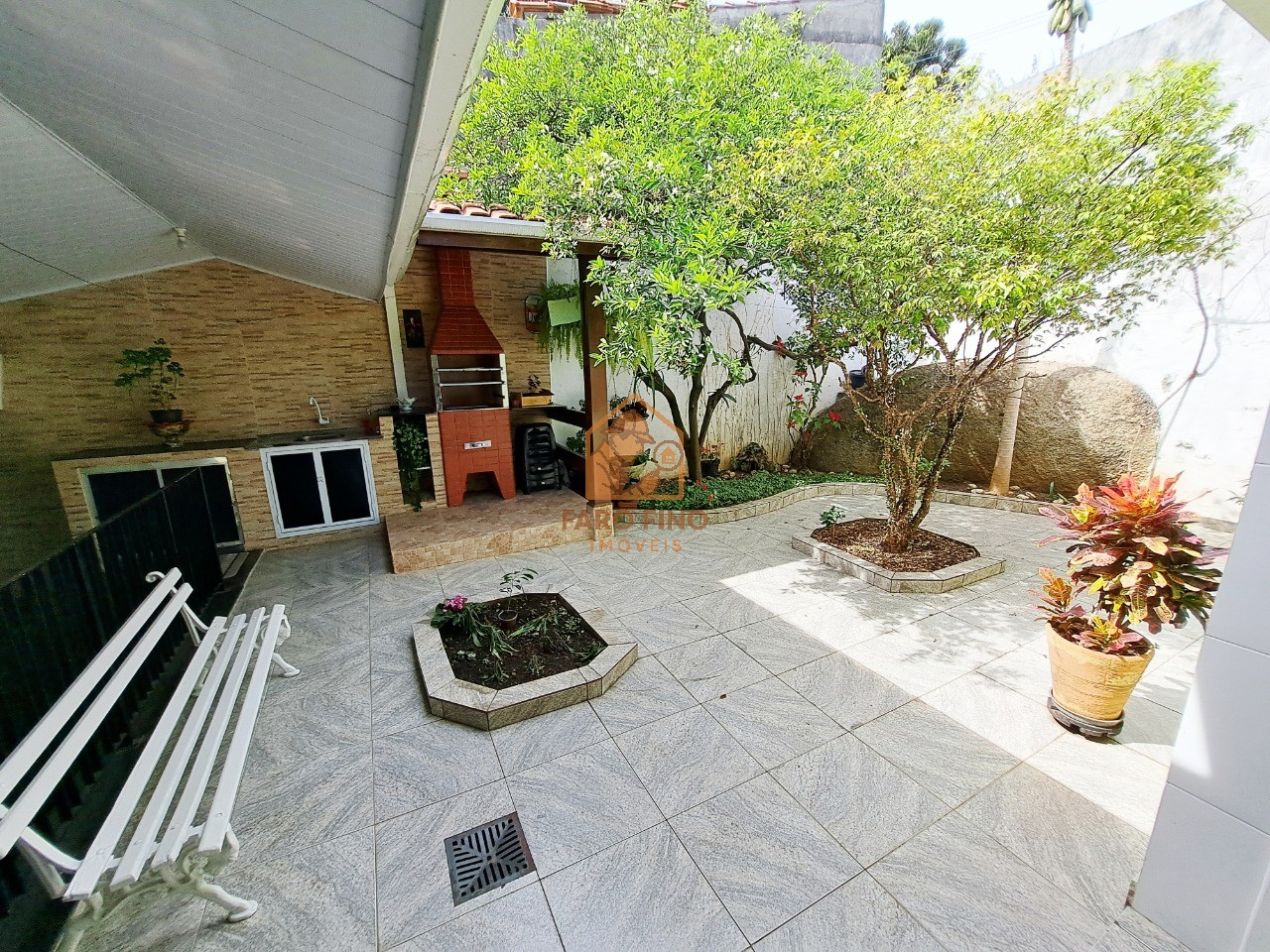 Casa, 3 quartos, 262 m² - Foto 1