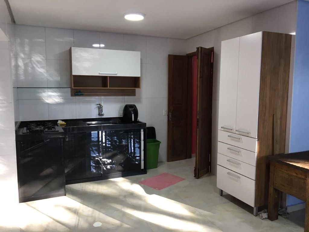 Casa, 6 quartos, 200 m² - Foto 1