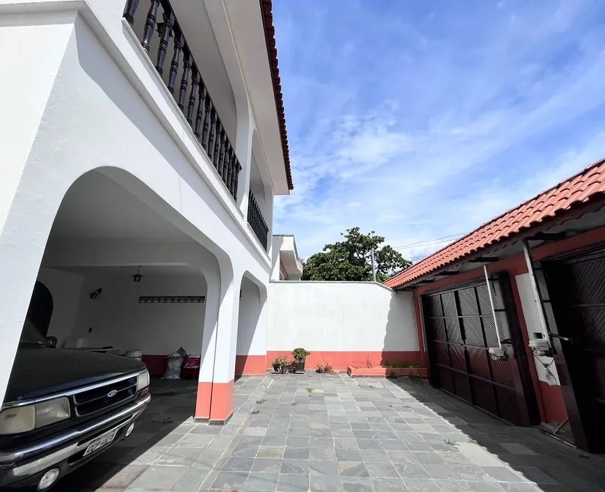 Casa à venda com 7 quartos, 500m² - Foto 3
