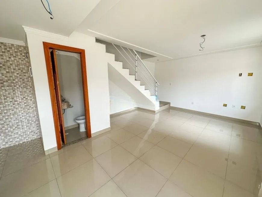 Casa à venda com 2 quartos, 97m² - Foto 4