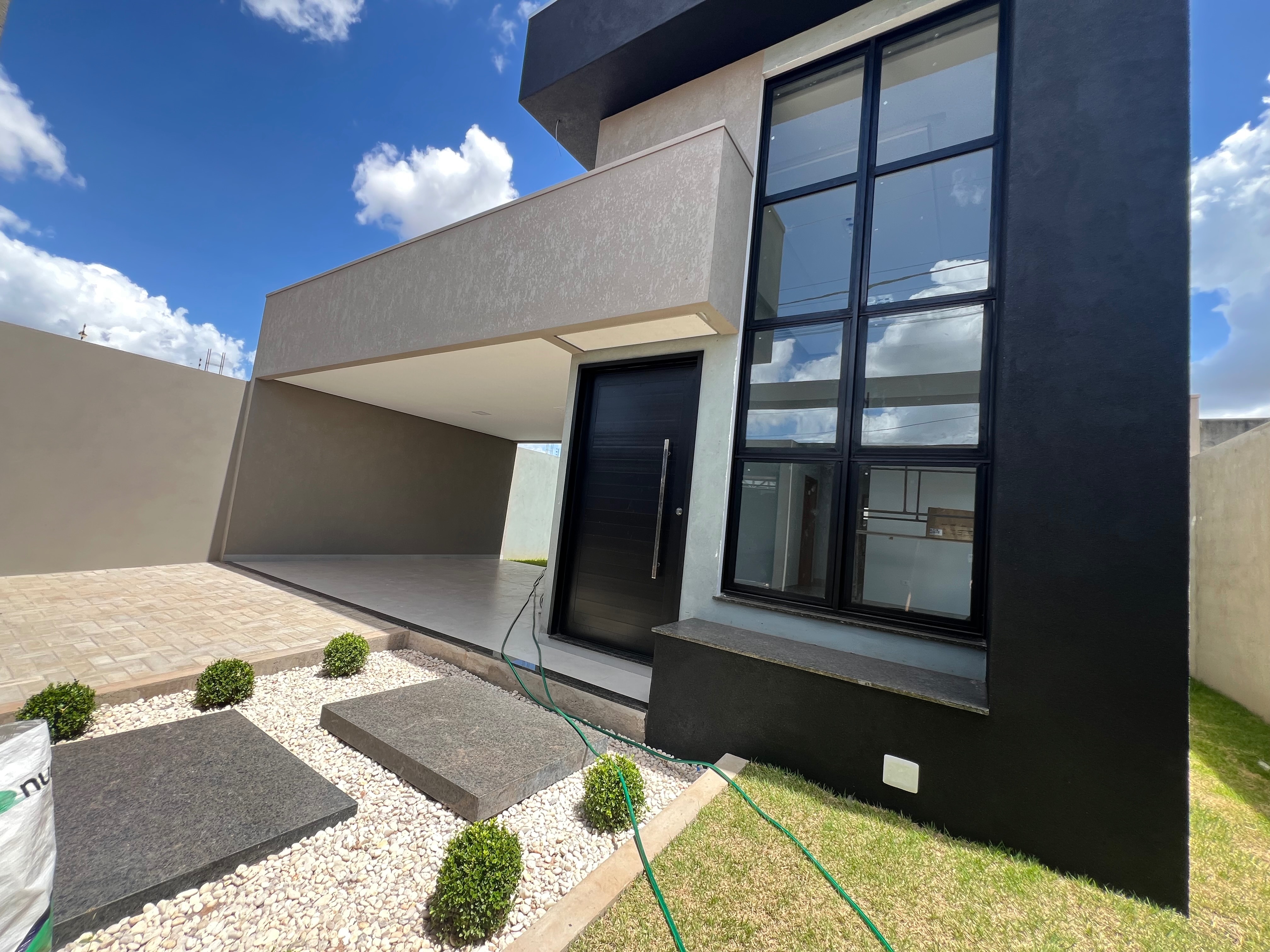 Casa à venda com 3 quartos, 126m² - Foto 1