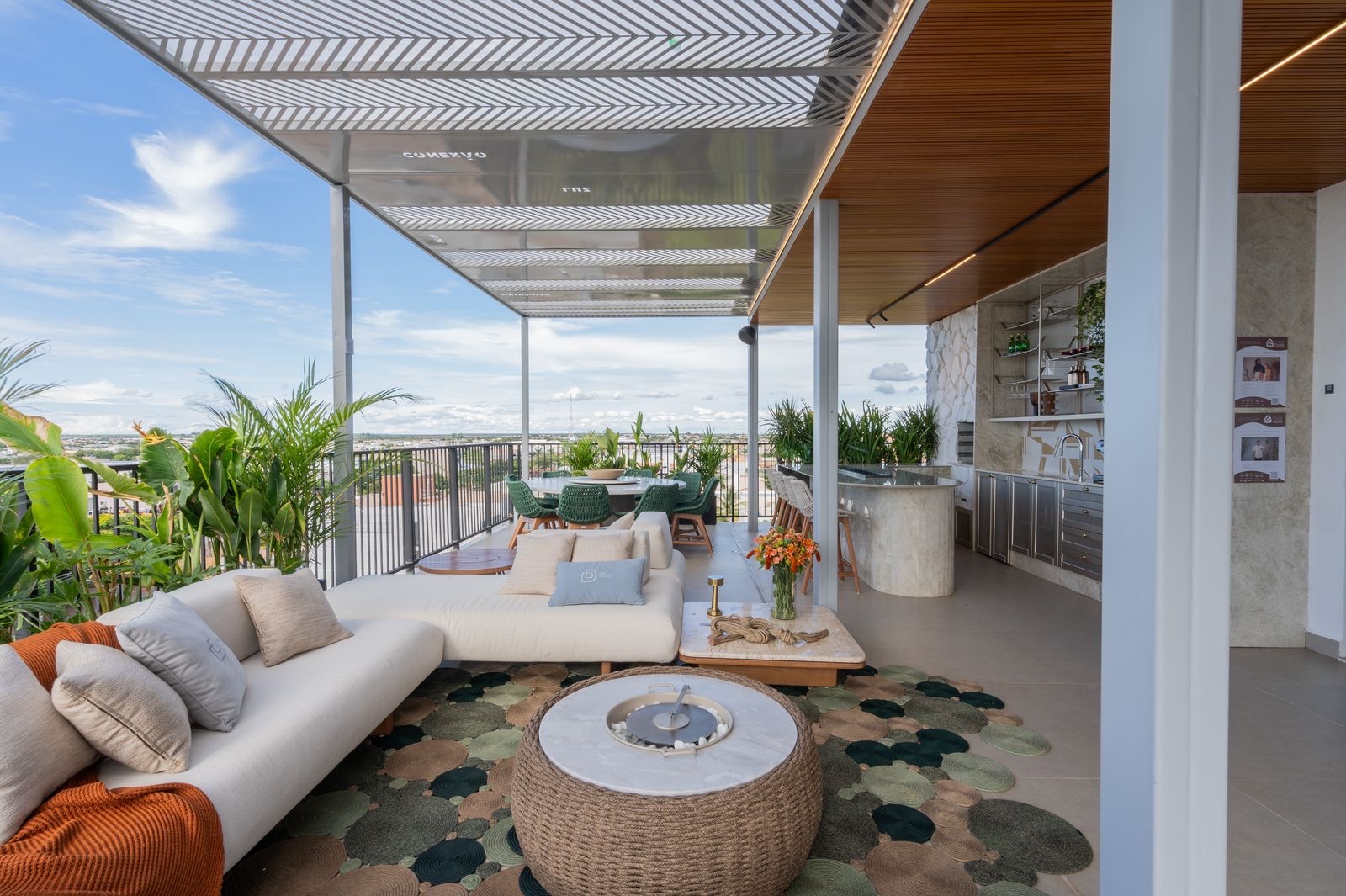Apartamento à venda com 4 quartos, 225m² - Foto 1