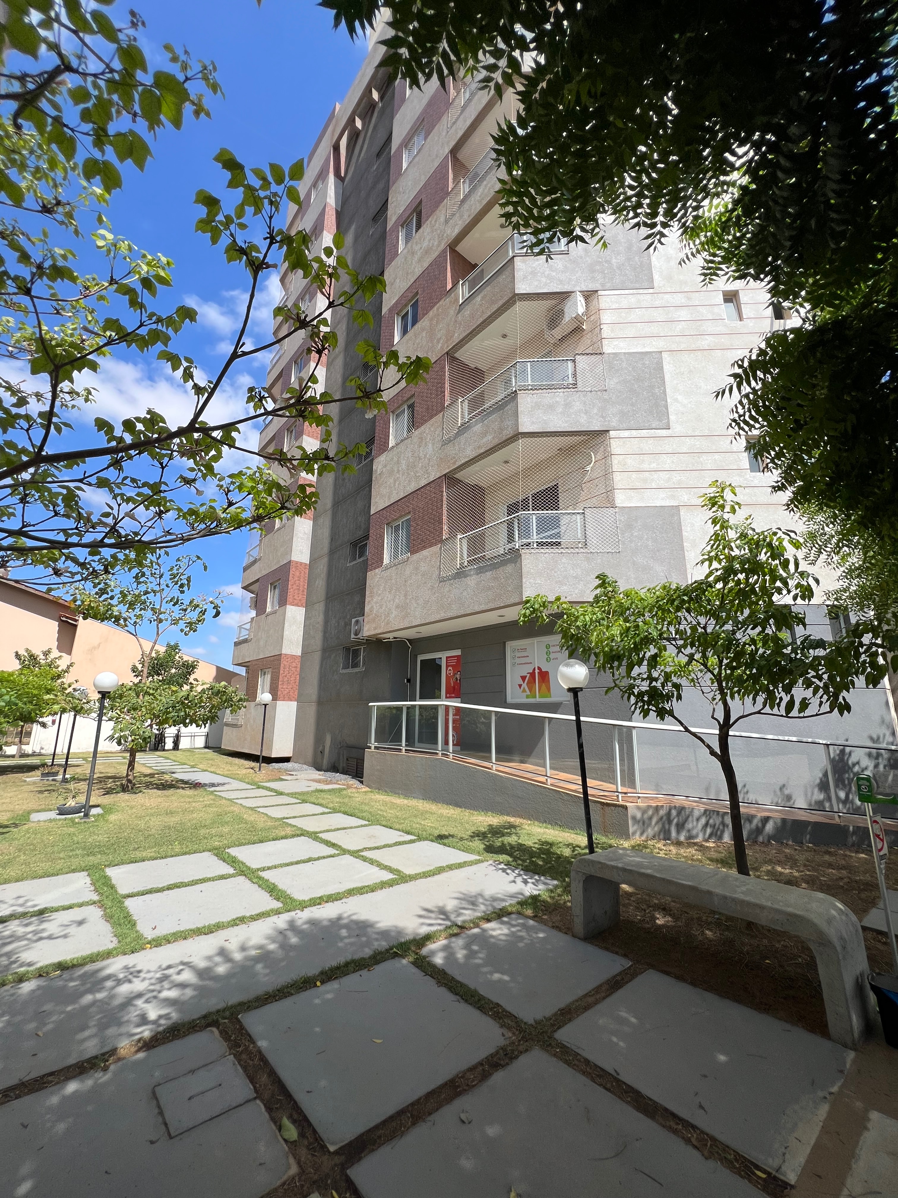 Apartamento à venda com 3 quartos, 95m² - Foto 2
