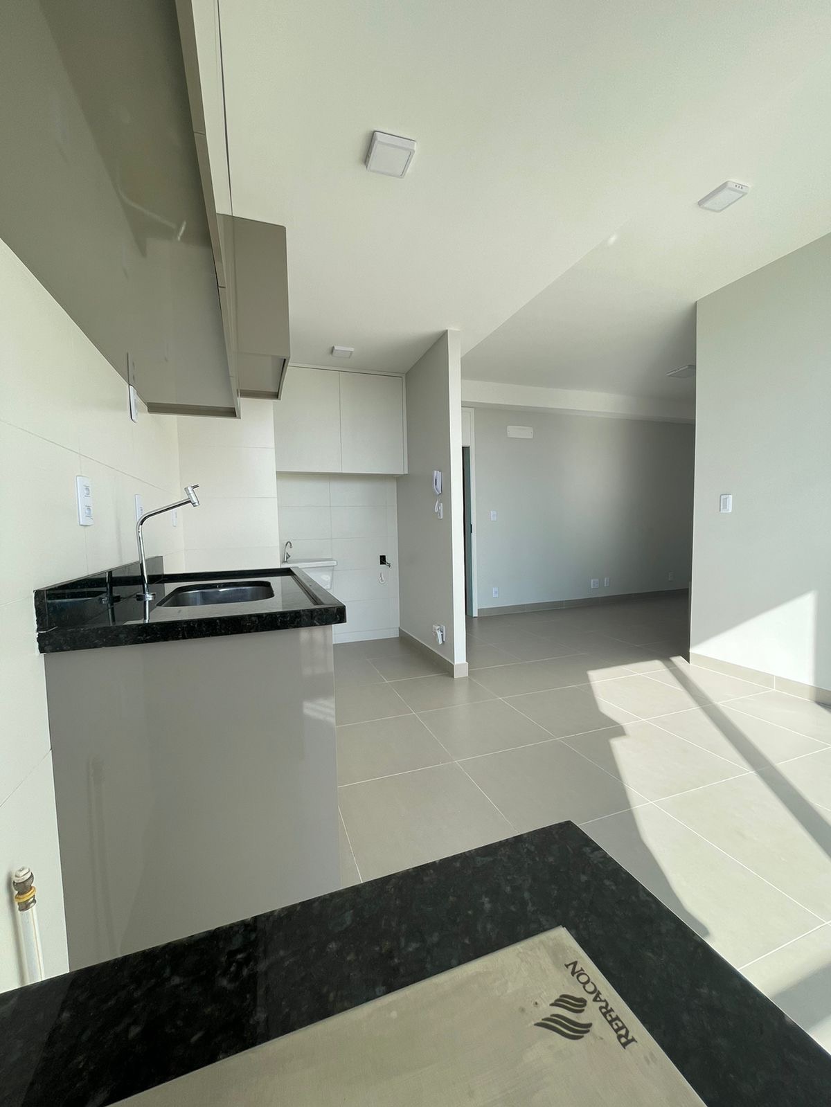 Apartamento à venda com 2 quartos, 66m² - Foto 4
