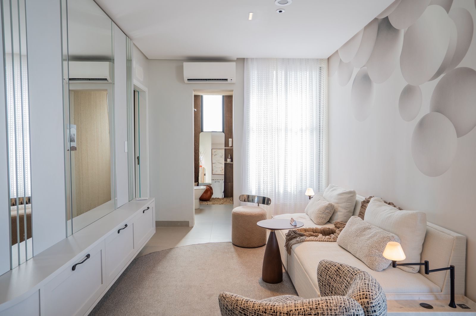 Apartamento à venda com 4 quartos, 225m² - Foto 2