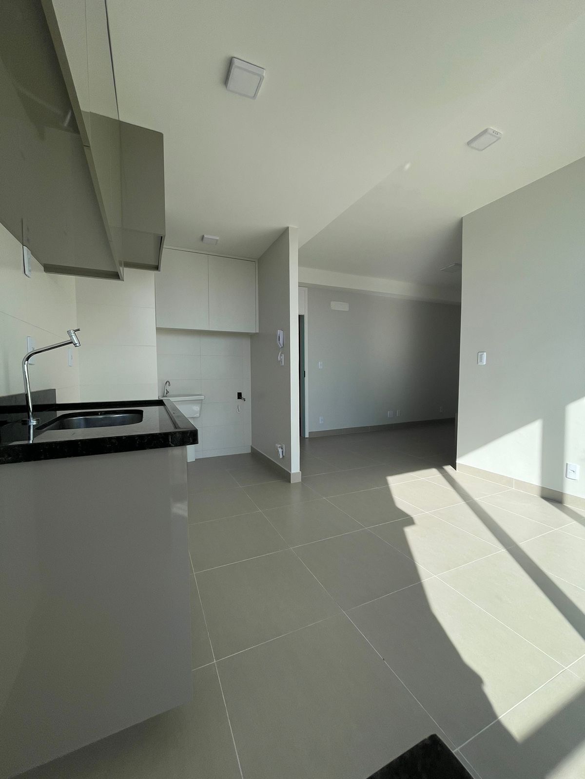 Apartamento à venda com 2 quartos, 66m² - Foto 3