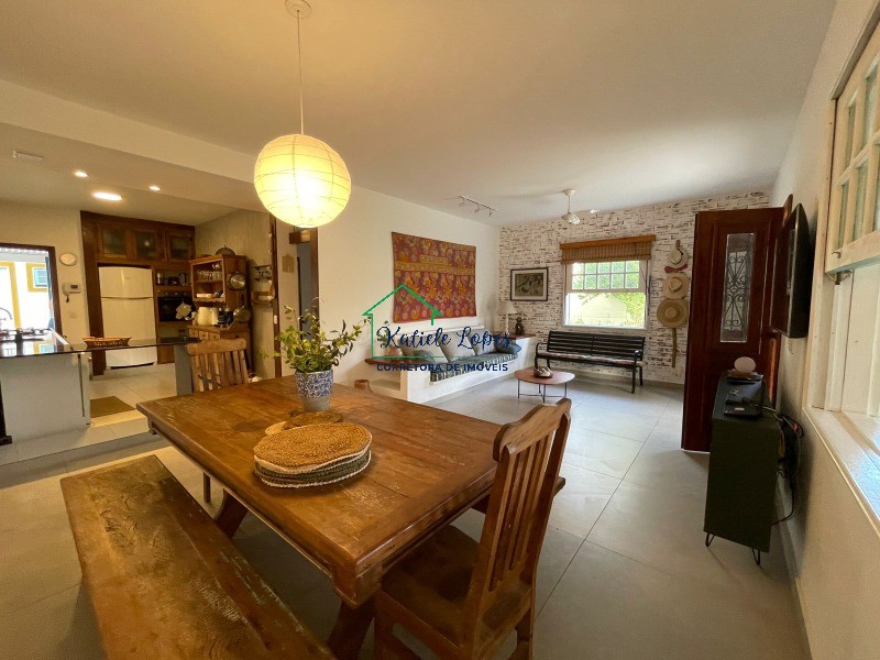 Casa à venda com 4 quartos, 182m² - Foto 1