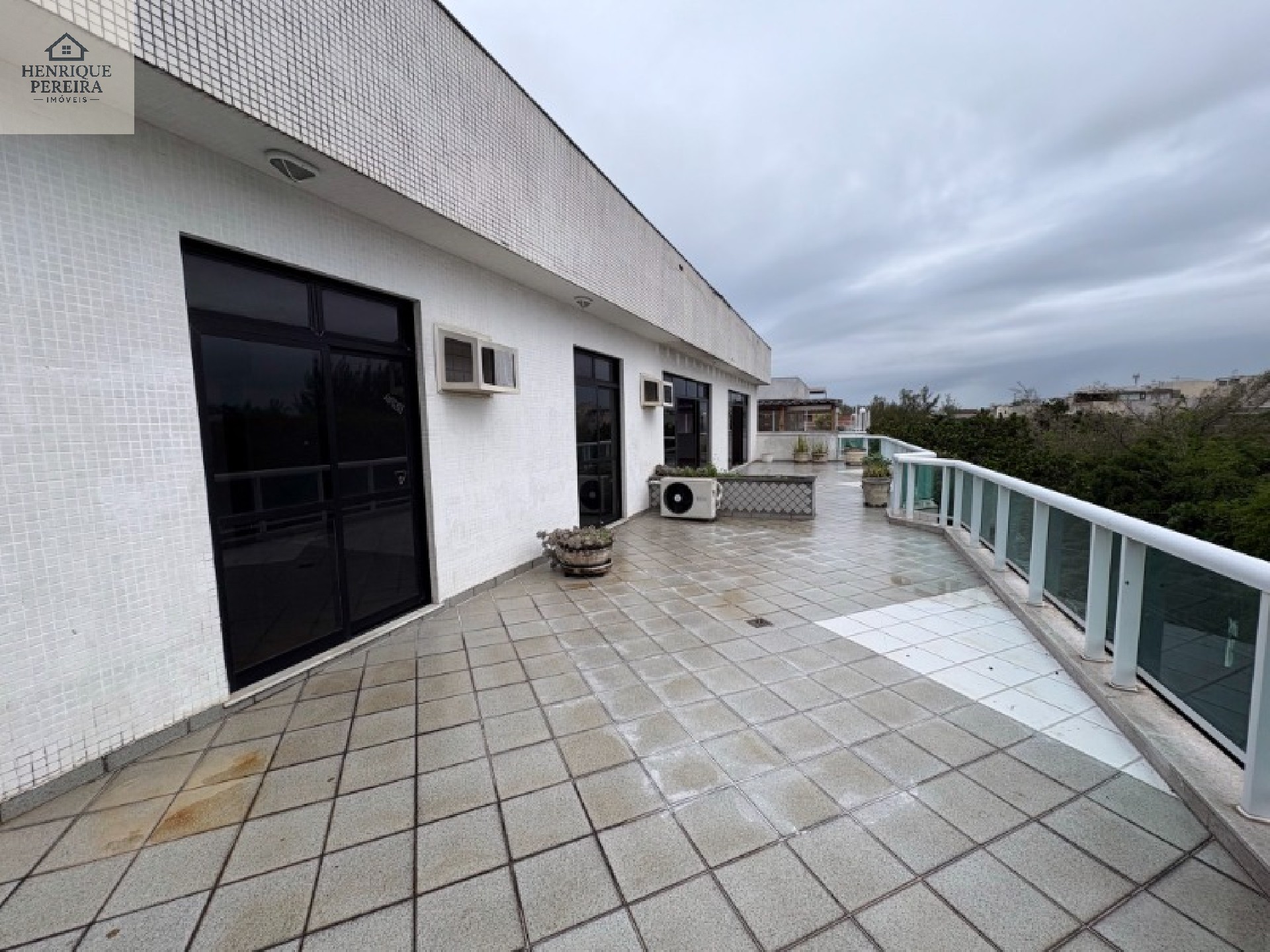 Cobertura de 547m2 e Linear no Recreio dos Bandeirantes: 5 quartos, 2 suítes, 2 salas, 4 banheiros, 3 vagas e 547m² de área.