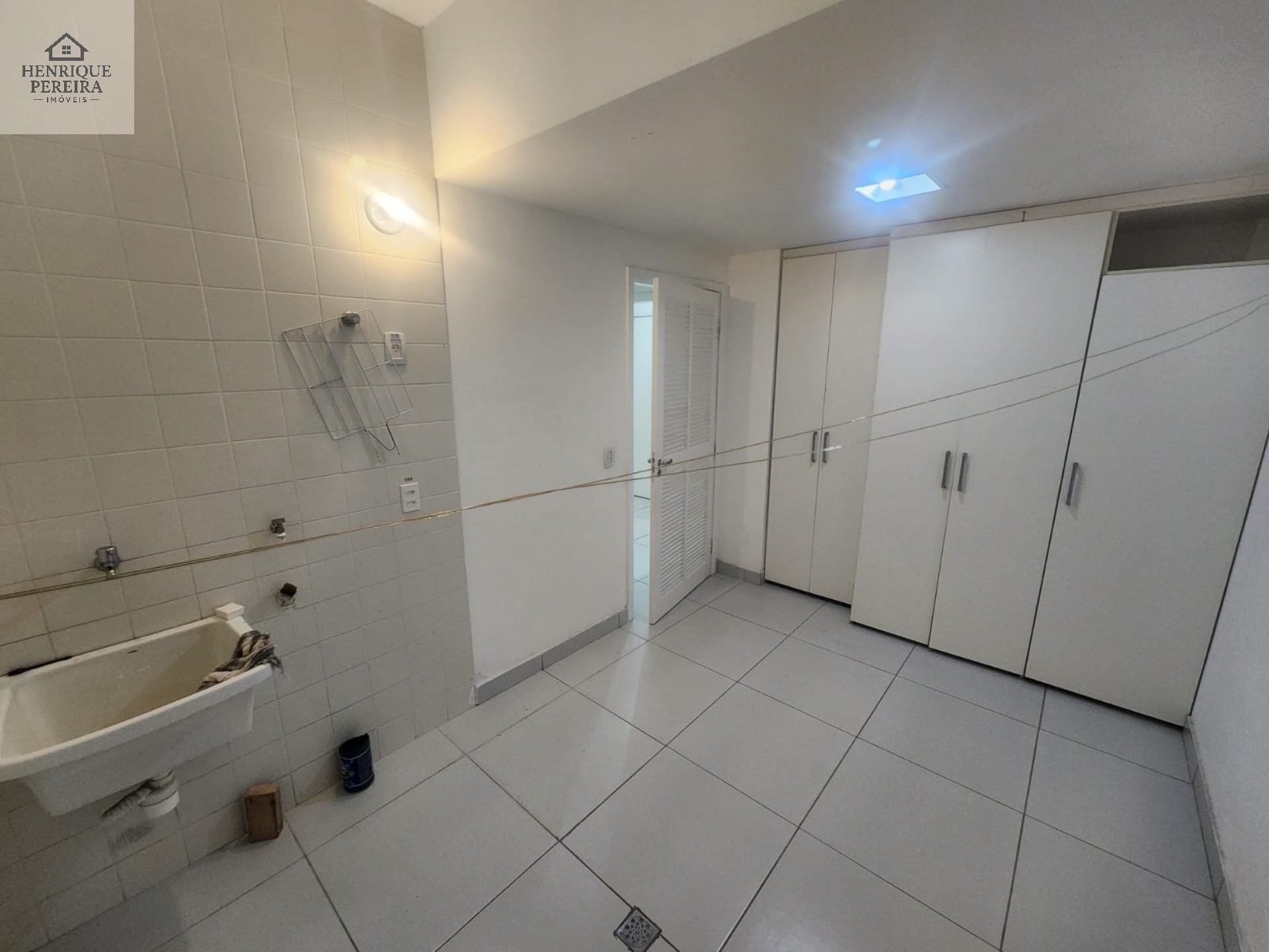 Imperdível Casa em Condomínio no Recreio dos Bandeirantes, RJ: 3 suítes, área externa privativa, 2 vagas e 240m². Venha conferir!
