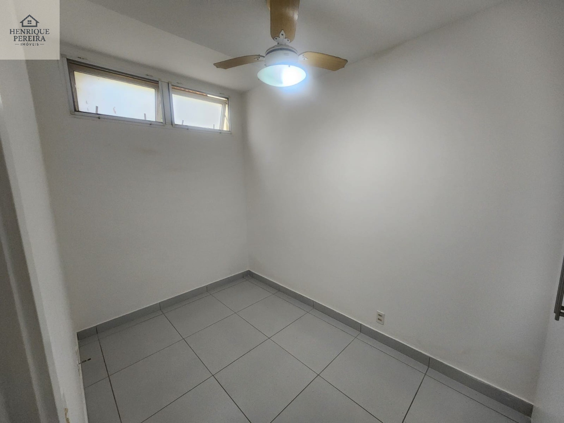 Imperdível Casa em Condomínio no Recreio dos Bandeirantes, RJ: 3 suítes, área externa privativa, 2 vagas e 240m². Venha conferir!