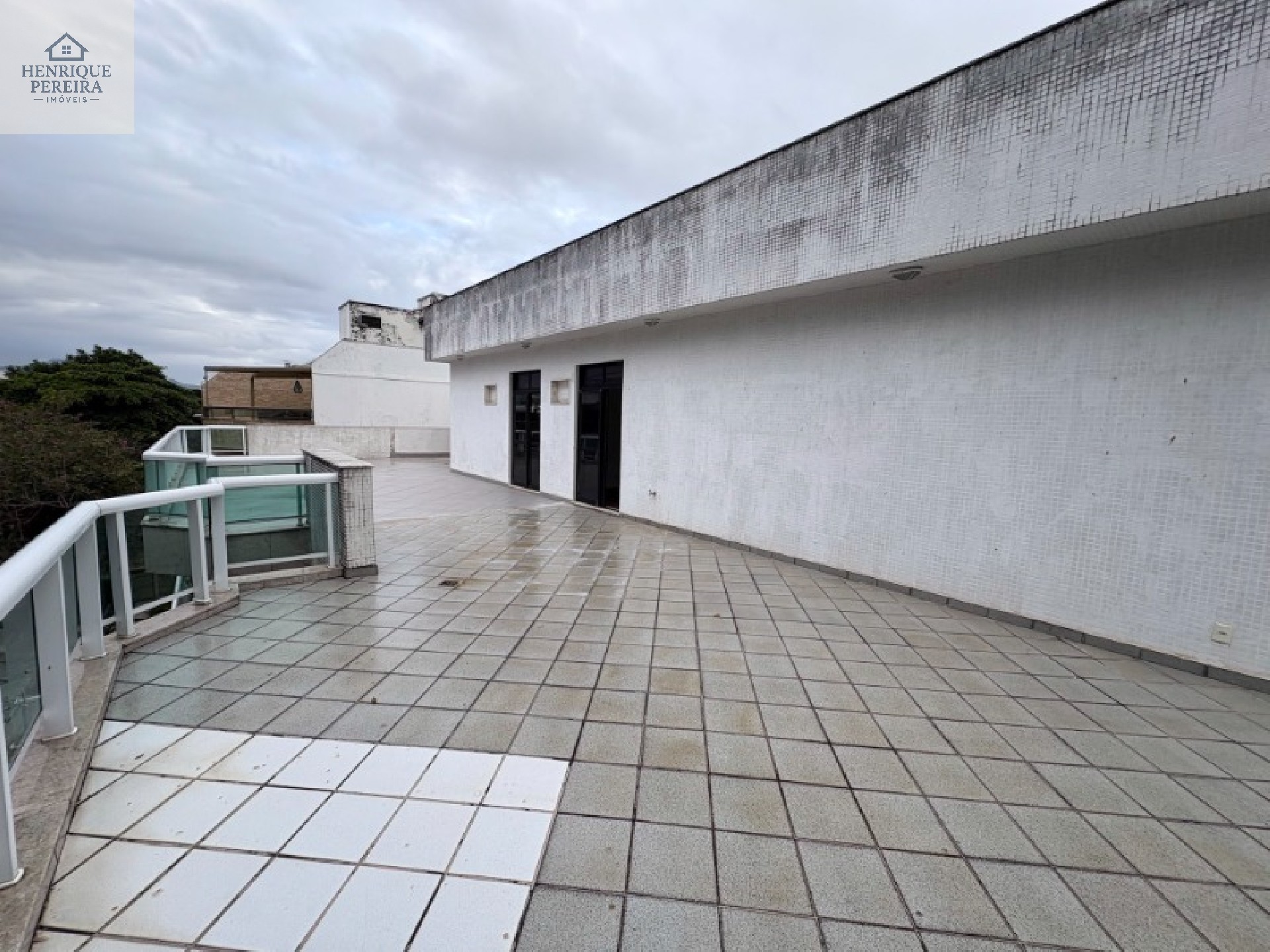 Cobertura de 547m2 e Linear no Recreio dos Bandeirantes: 5 quartos, 2 suítes, 2 salas, 4 banheiros, 3 vagas e 547m² de área.