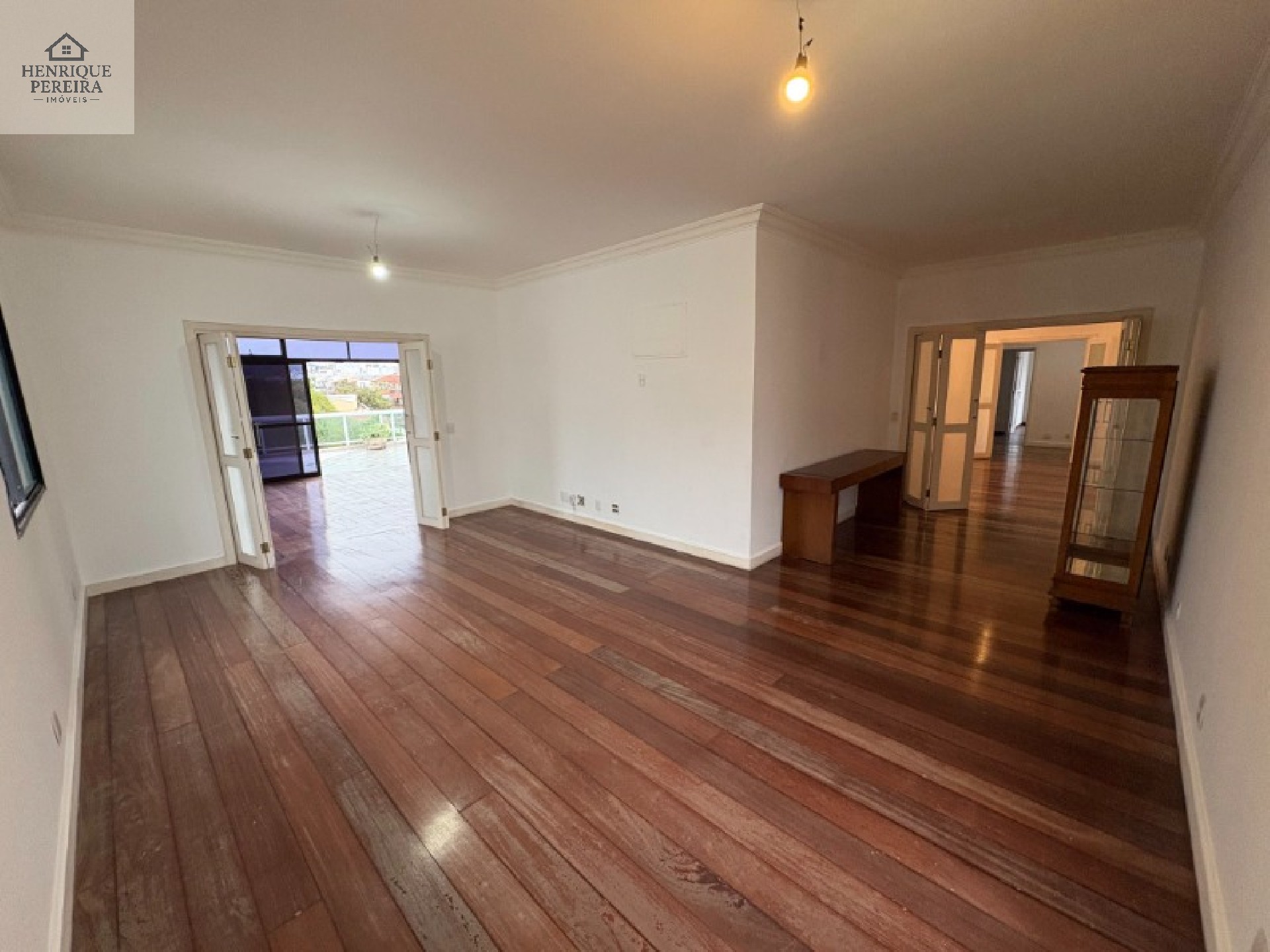 Cobertura de 547m2 e Linear no Recreio dos Bandeirantes: 5 quartos, 2 suítes, 2 salas, 4 banheiros, 3 vagas e 547m² de área.