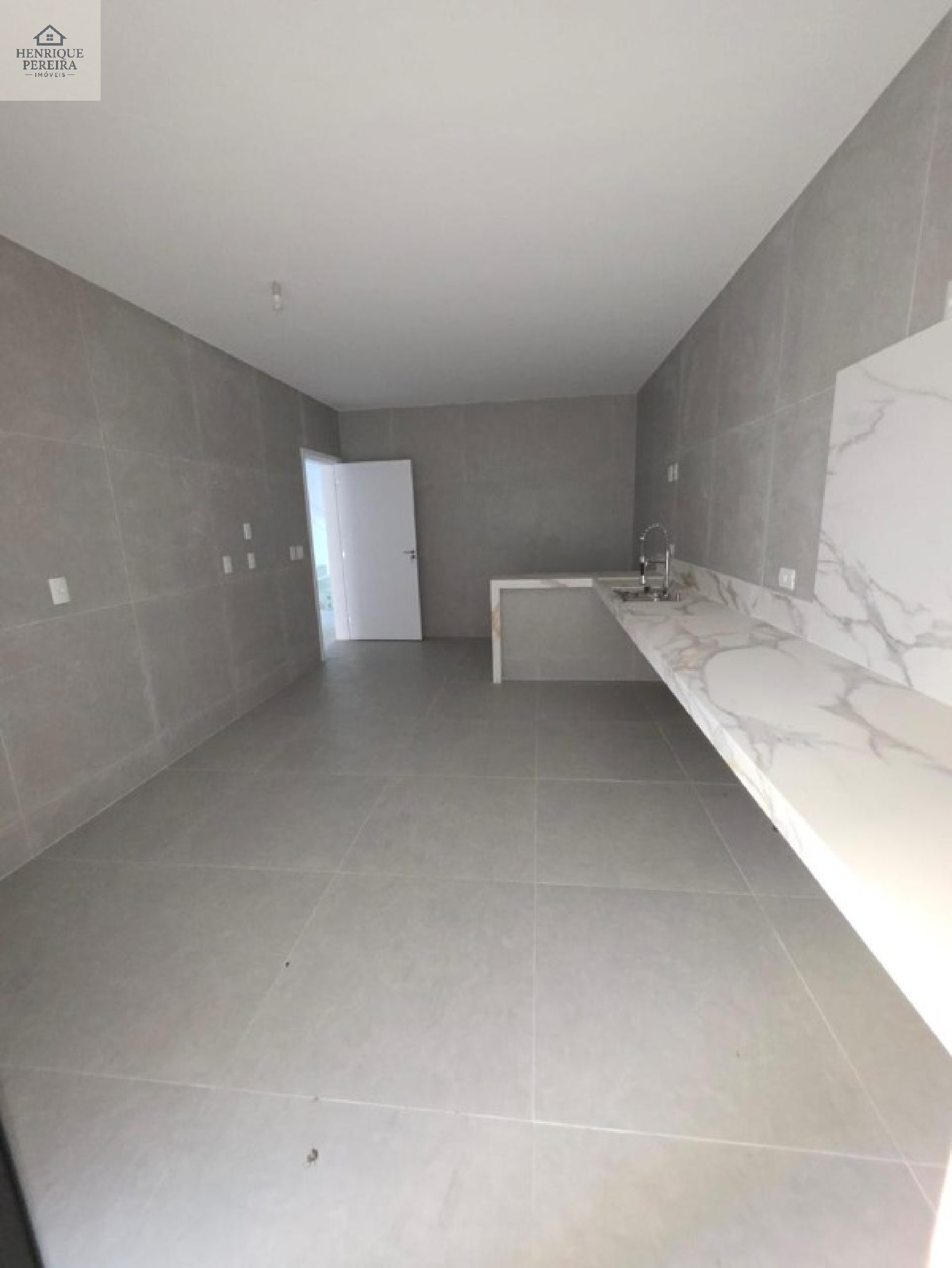 RIO MAR II Casa em Condomínio na Barra da Tijuca - 4 suítes, 6 banheiros, 2 vagas - 510m² - Rio de Janeiro-RJ