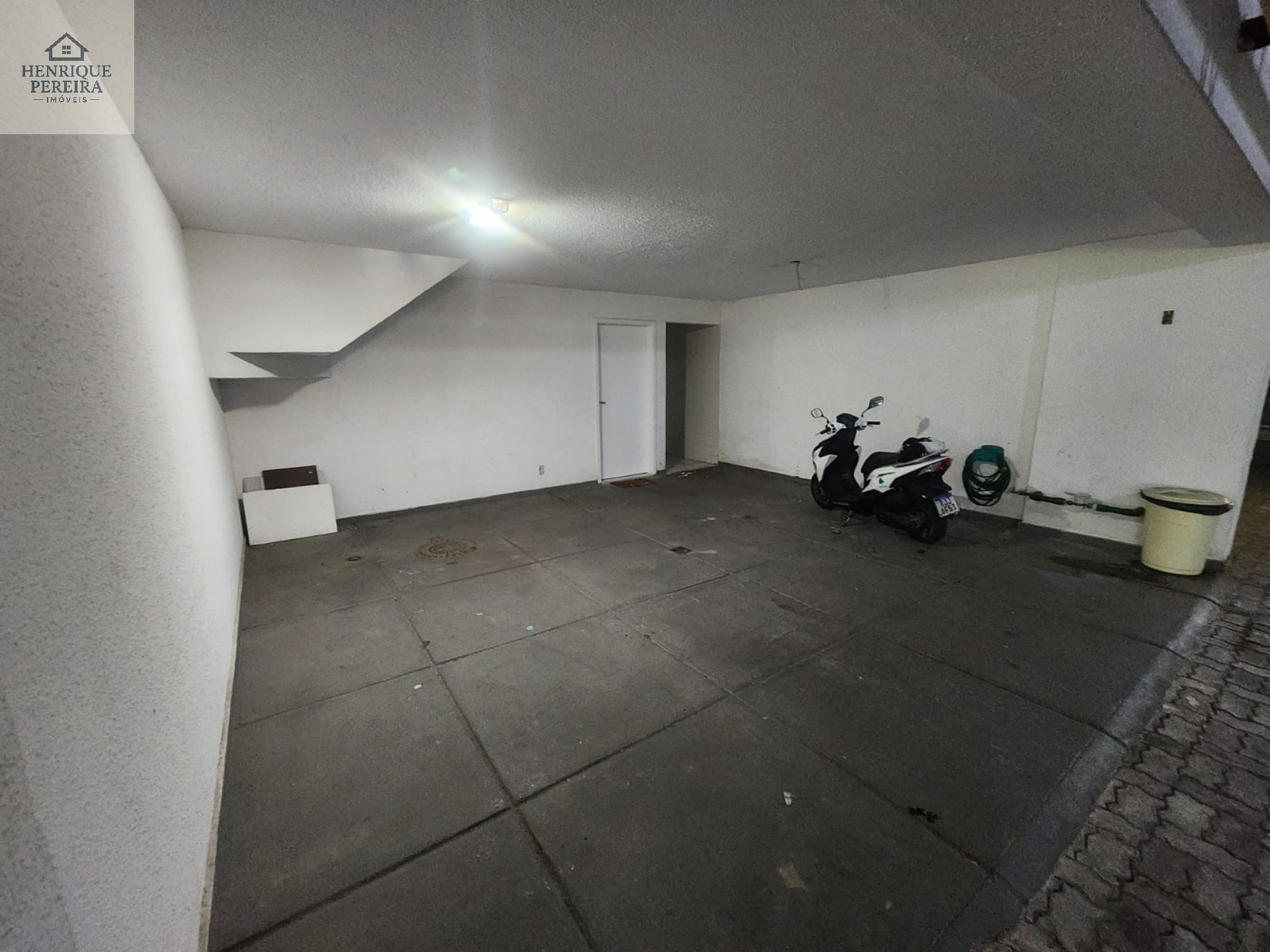Imperdível Casa em Condomínio no Recreio dos Bandeirantes, RJ: 3 suítes, área externa privativa, 2 vagas e 240m². Venha conferir!