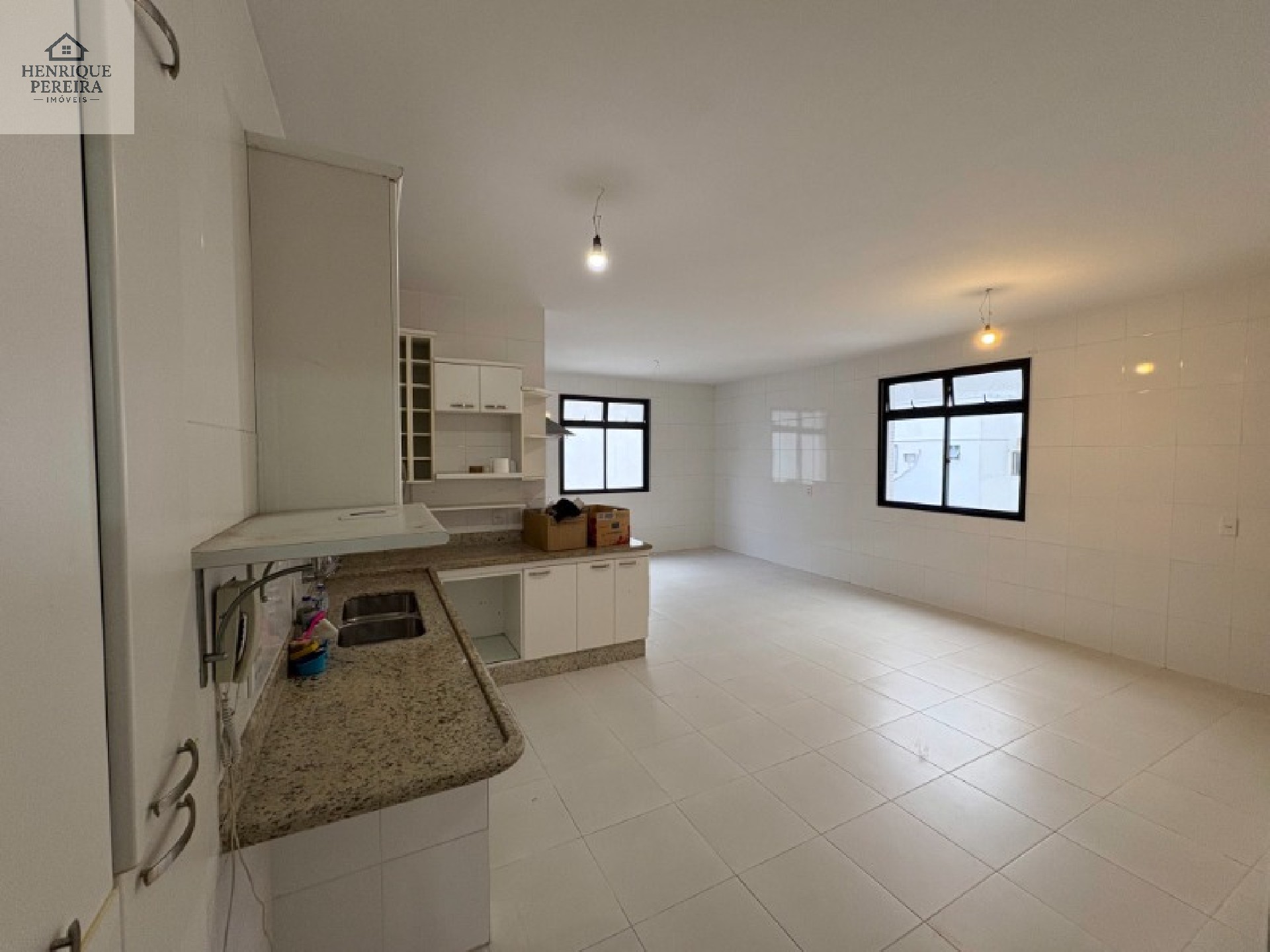 Cobertura de 547m2 e Linear no Recreio dos Bandeirantes: 5 quartos, 2 suítes, 2 salas, 4 banheiros, 3 vagas e 547m² de área.