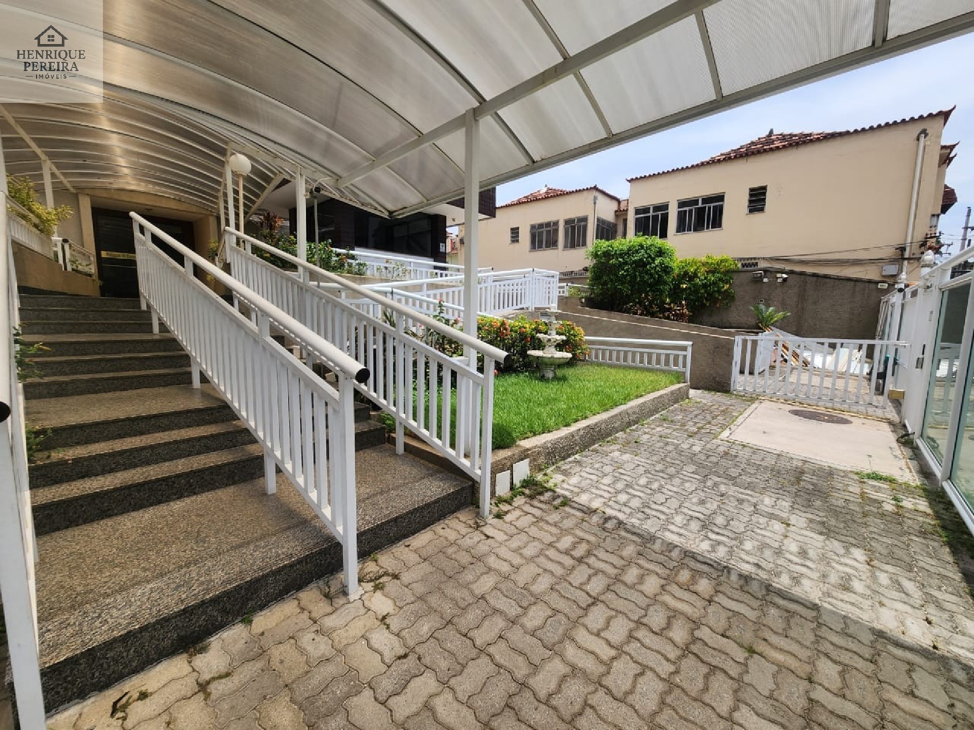 Apartamento à venda com 3 quartos, 93m² - Foto 1