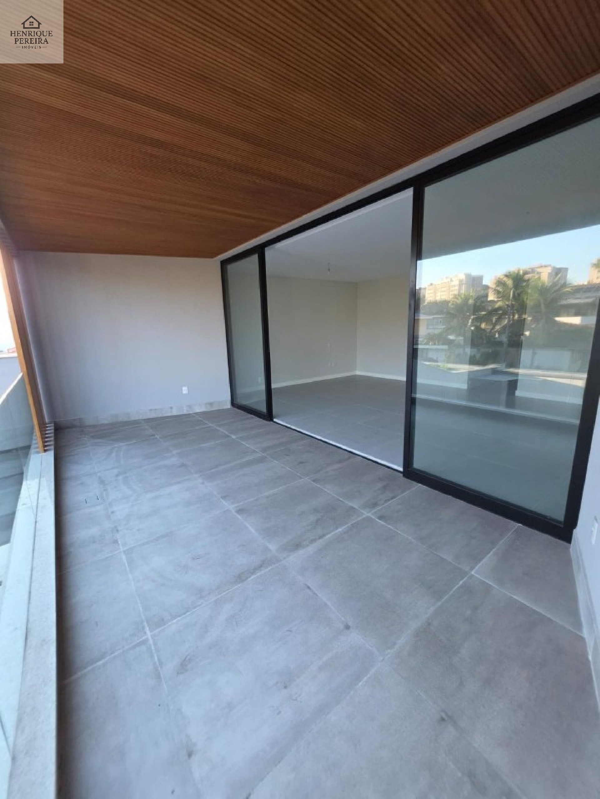 RIO MAR II Casa em Condomínio na Barra da Tijuca - 4 suítes, 6 banheiros, 2 vagas - 510m² - Rio de Janeiro-RJ