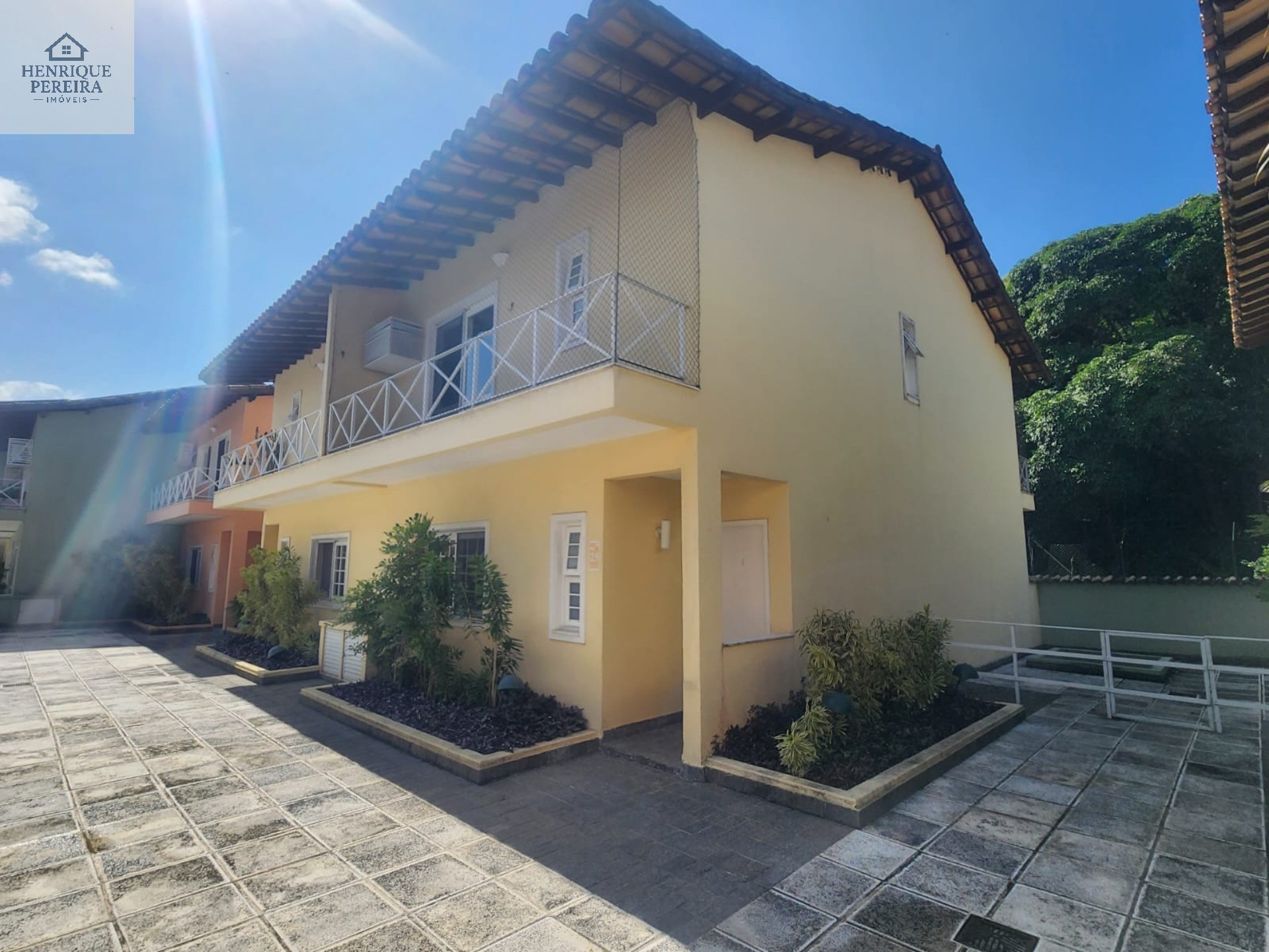 Imperdível Casa em Condomínio no Recreio dos Bandeirantes, RJ: 3 suítes, área externa privativa, 2 vagas e 240m². Venha conferir!