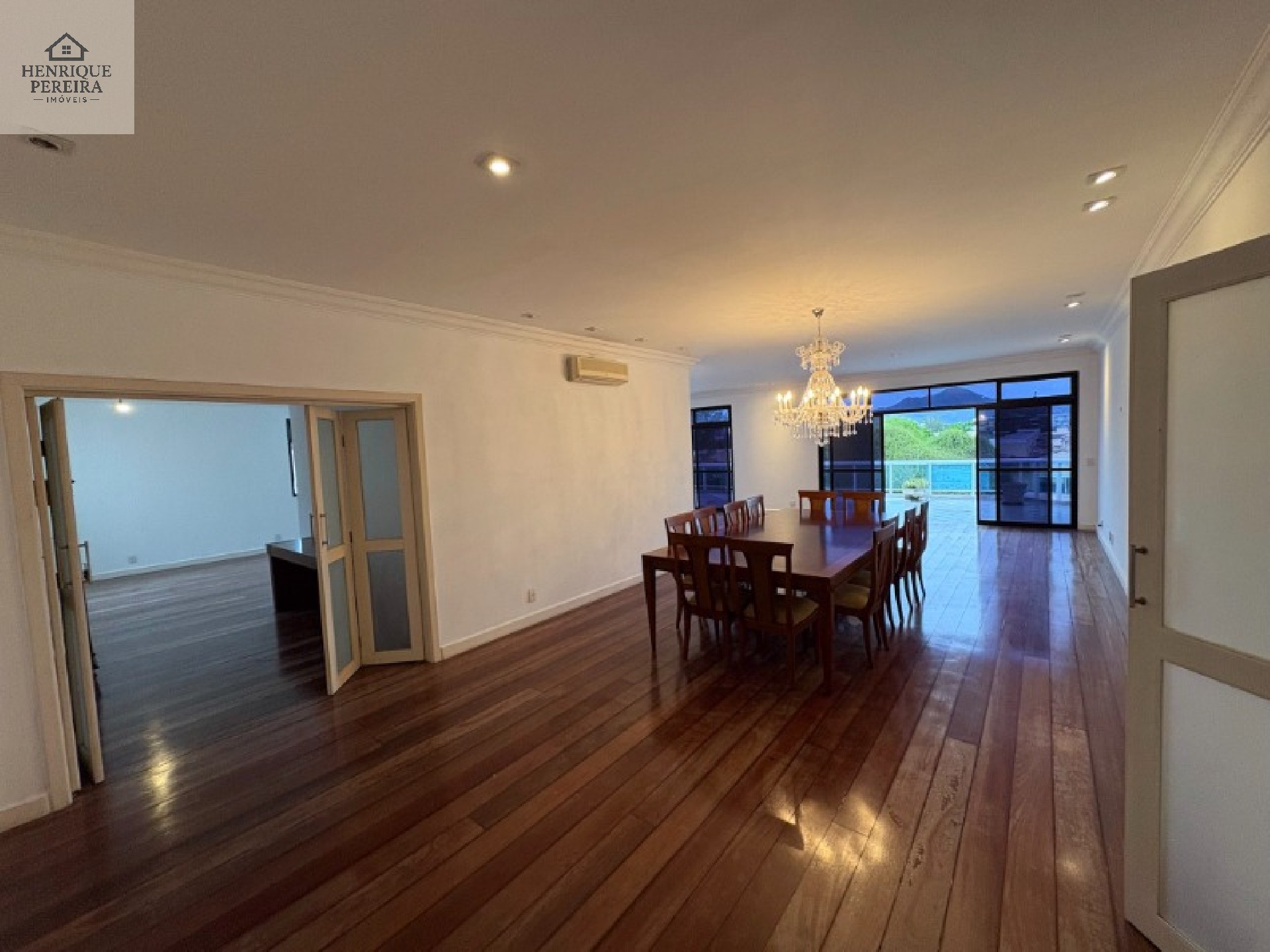 Cobertura de 547m2 e Linear no Recreio dos Bandeirantes: 5 quartos, 2 suítes, 2 salas, 4 banheiros, 3 vagas e 547m² de área.