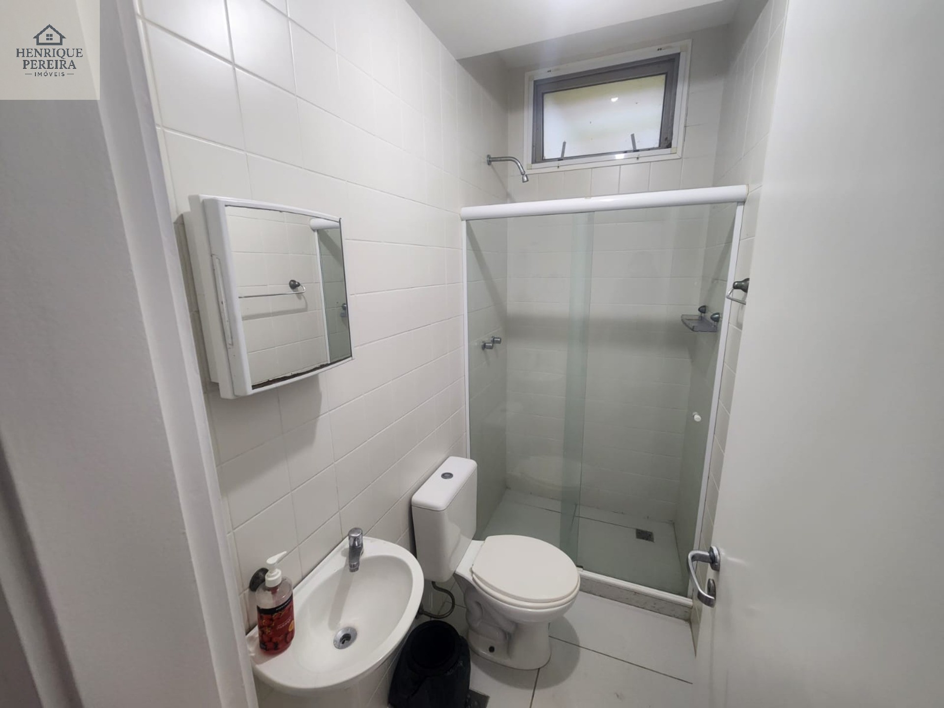 Imperdível Casa em Condomínio no Recreio dos Bandeirantes, RJ: 3 suítes, área externa privativa, 2 vagas e 240m². Venha conferir!