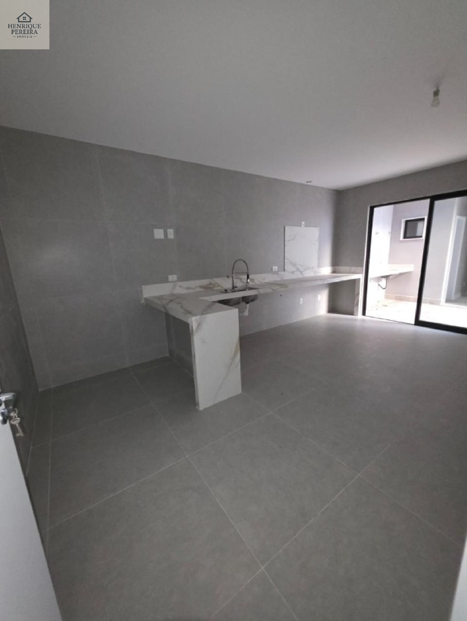 RIO MAR II Casa em Condomínio na Barra da Tijuca - 4 suítes, 6 banheiros, 2 vagas - 510m² - Rio de Janeiro-RJ
