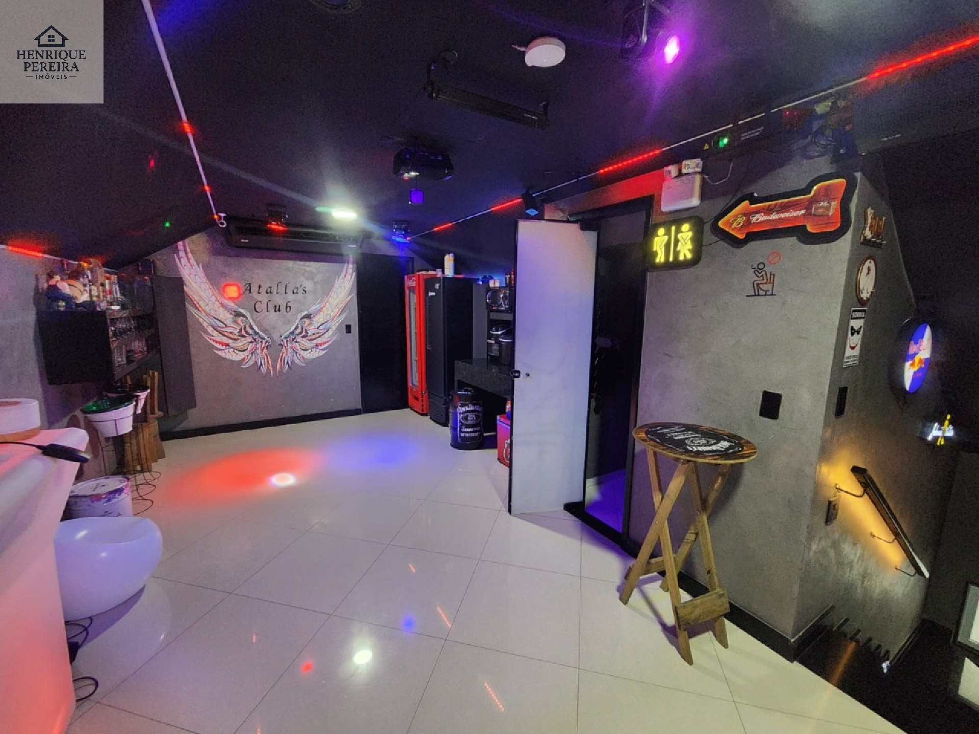 Casa de Luxo no Recreio dos Bandeirantes: 4 quartos, 4 suítes, 3 salas, 5 banheiros, 2 vagas de garagem, 383m²! Venha Conferir!