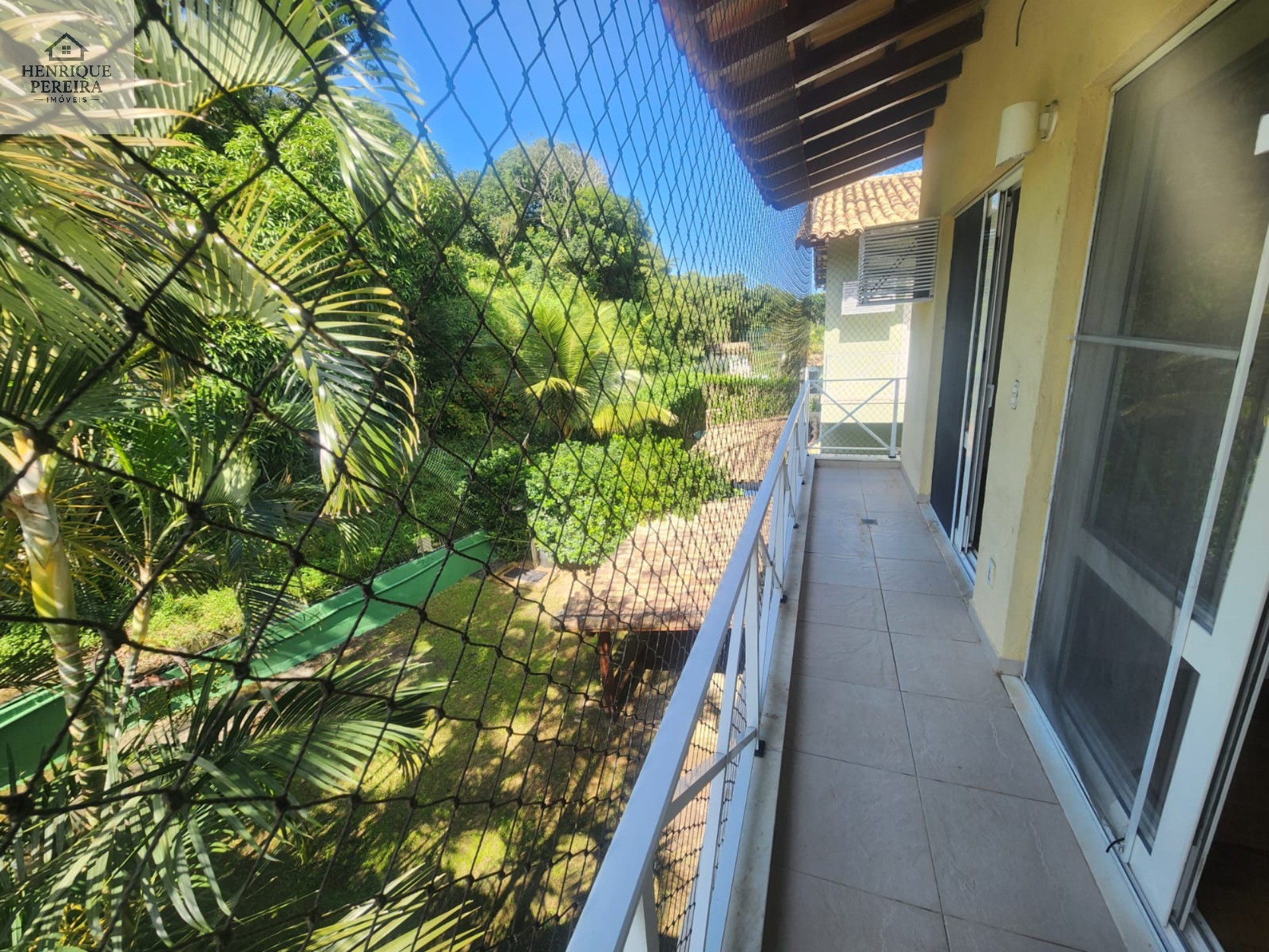 Imperdível Casa em Condomínio no Recreio dos Bandeirantes, RJ: 3 suítes, área externa privativa, 2 vagas e 240m². Venha conferir!