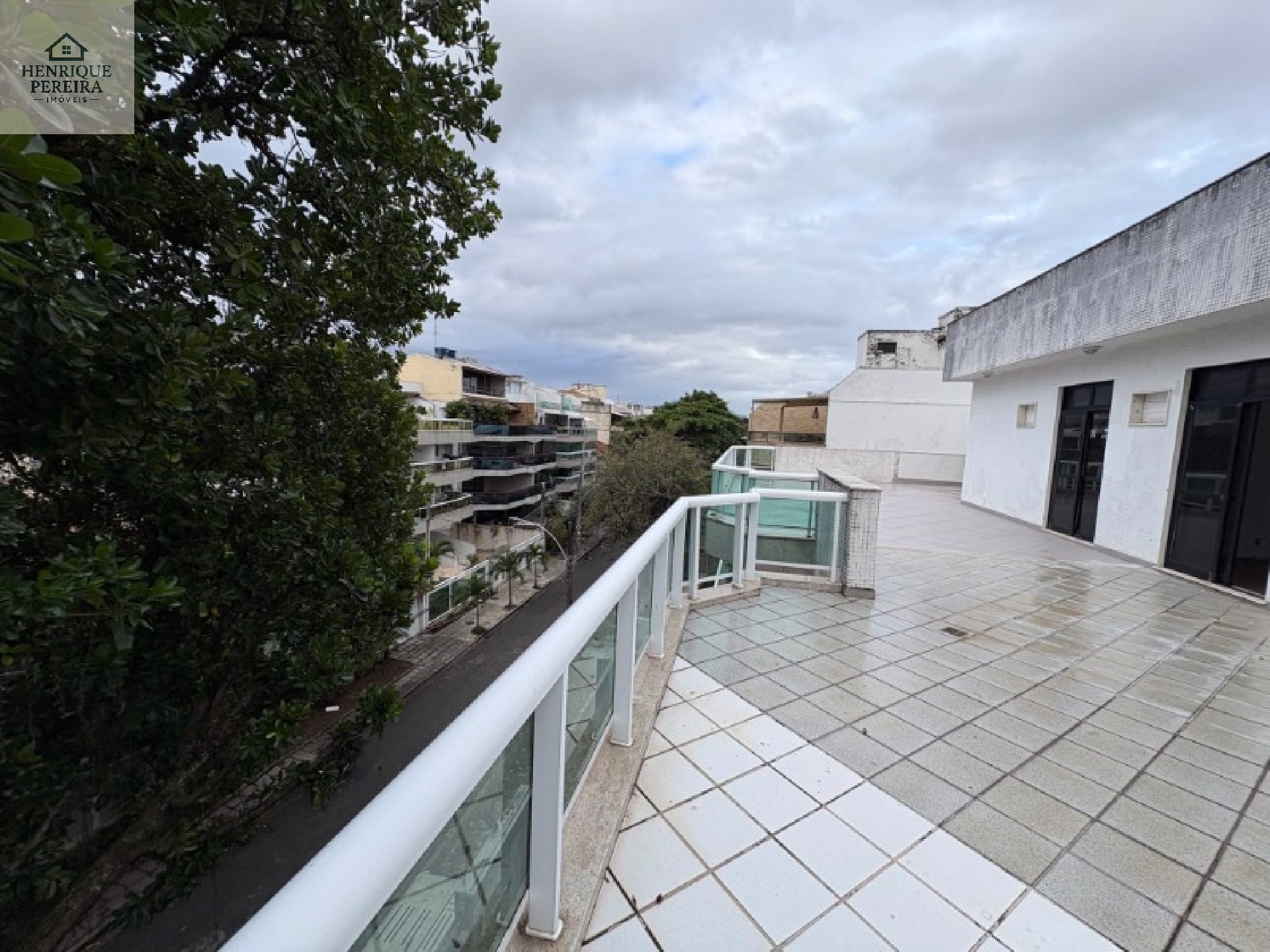 Cobertura de 547m2 e Linear no Recreio dos Bandeirantes: 5 quartos, 2 suítes, 2 salas, 4 banheiros, 3 vagas e 547m² de área.