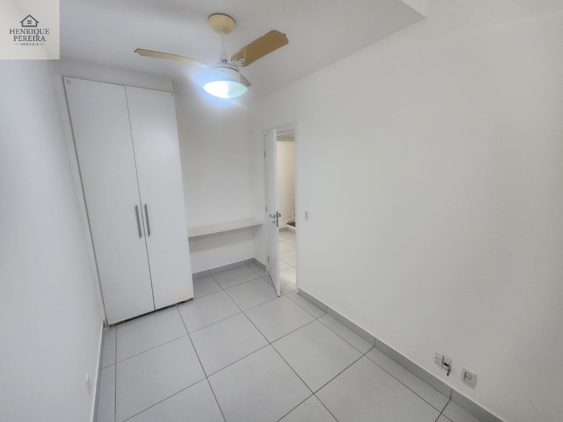 Imperdível Casa em Condomínio no Recreio dos Bandeirantes, RJ: 3 suítes, área externa privativa, 2 vagas e 240m². Venha conferir!
