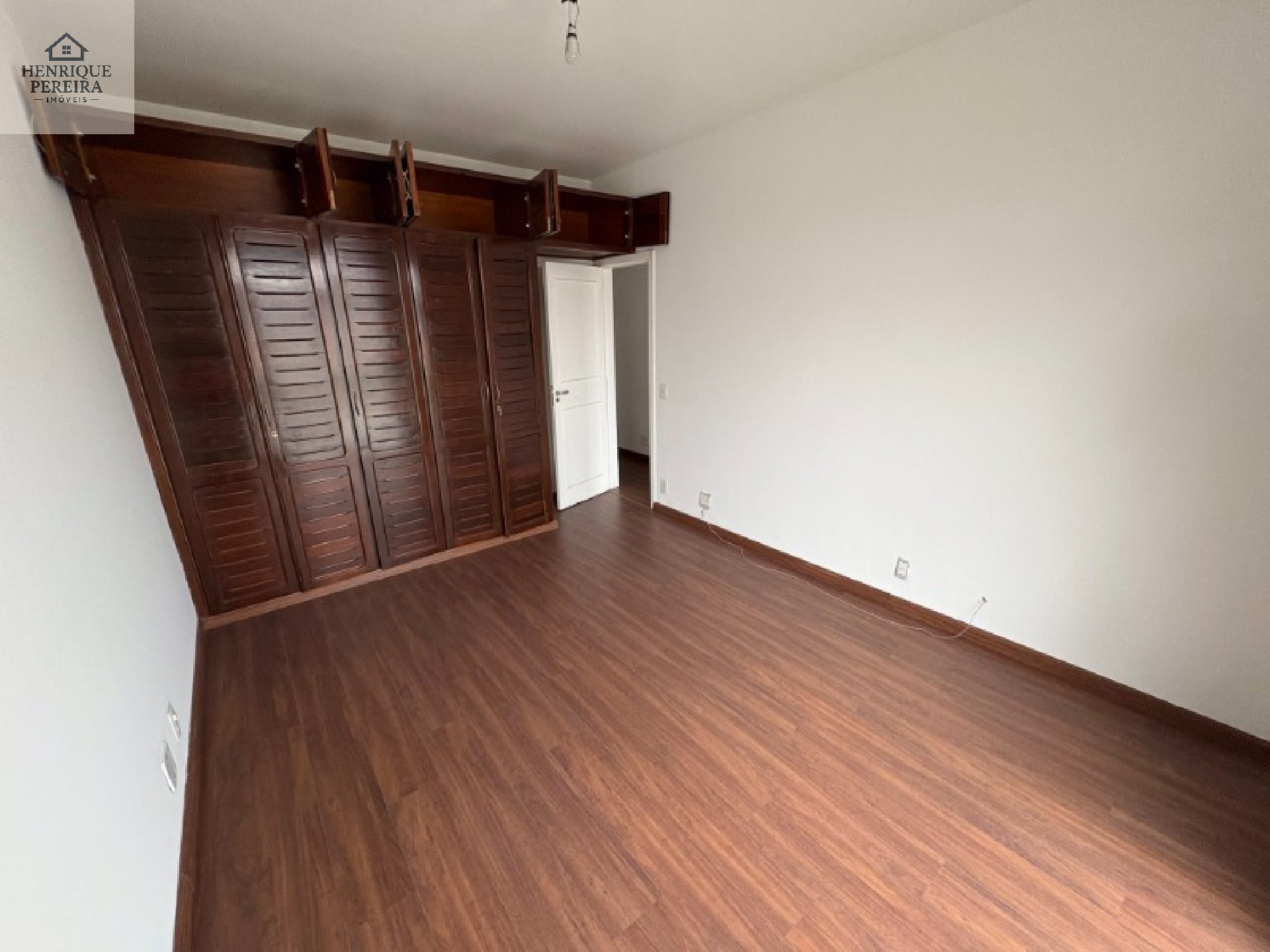 Cobertura de 547m2 e Linear no Recreio dos Bandeirantes: 5 quartos, 2 suítes, 2 salas, 4 banheiros, 3 vagas e 547m² de área.