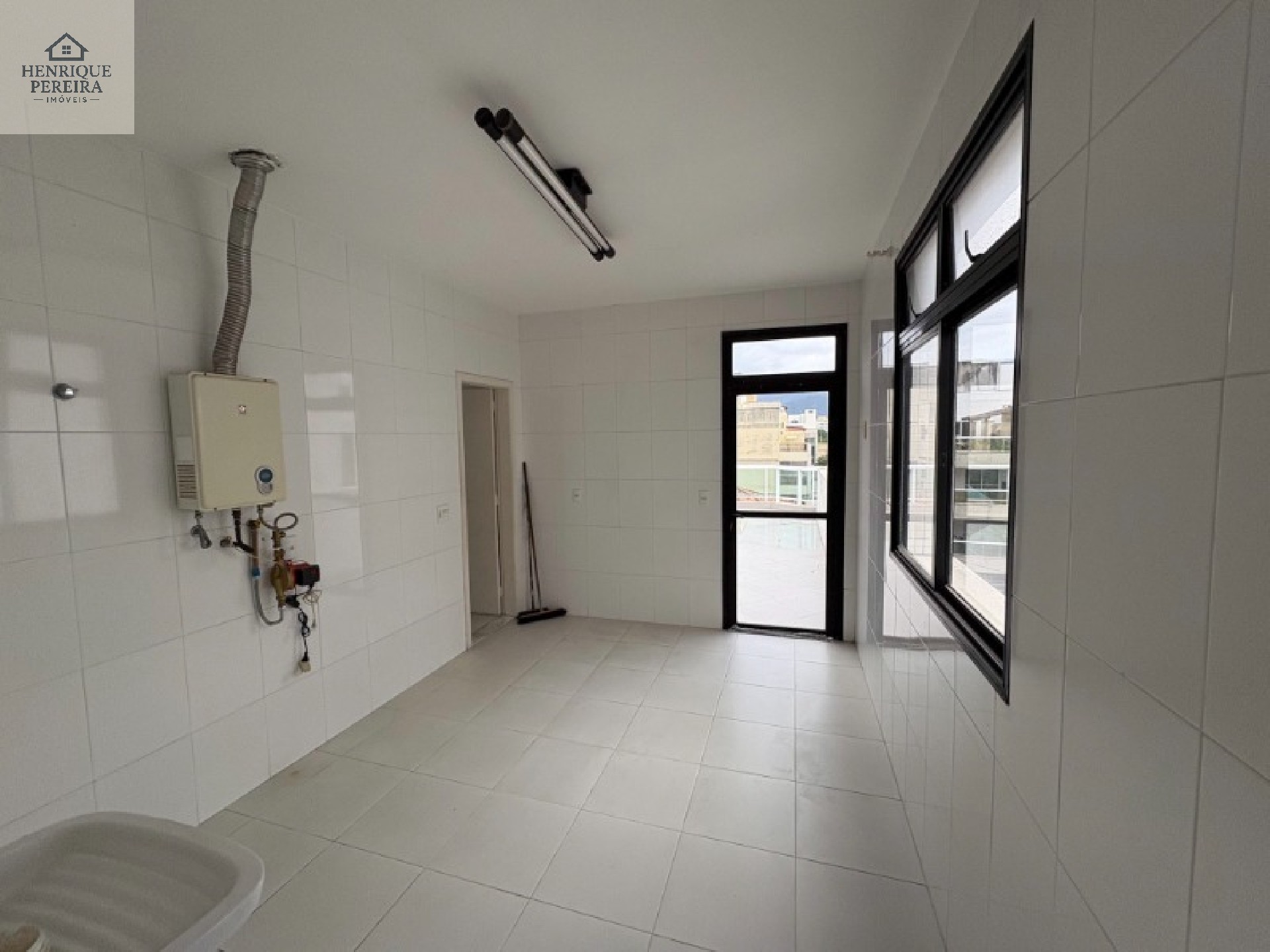 Cobertura de 547m2 e Linear no Recreio dos Bandeirantes: 5 quartos, 2 suítes, 2 salas, 4 banheiros, 3 vagas e 547m² de área.