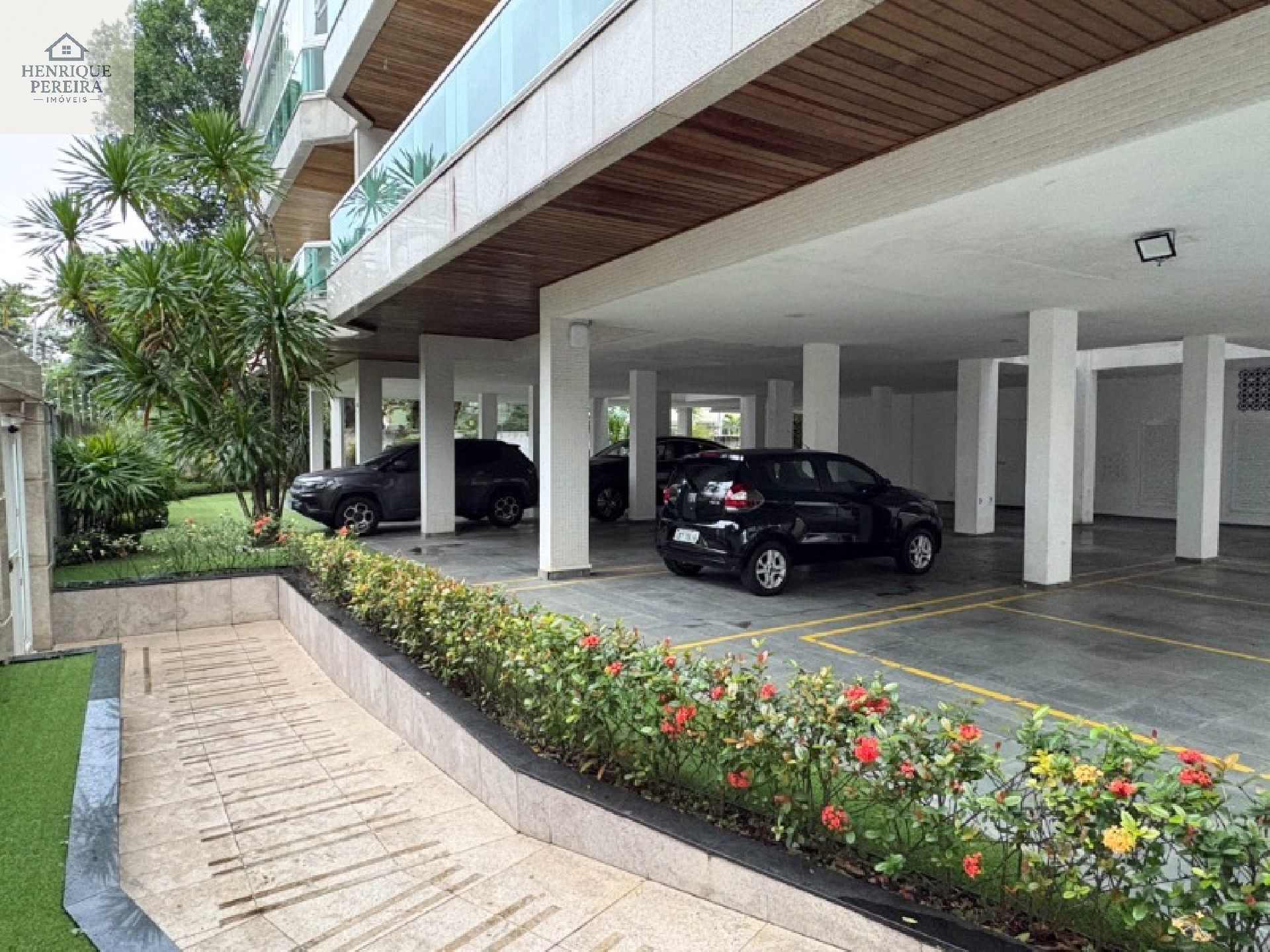 Cobertura de 547m2 e Linear no Recreio dos Bandeirantes: 5 quartos, 2 suítes, 2 salas, 4 banheiros, 3 vagas e 547m² de área.