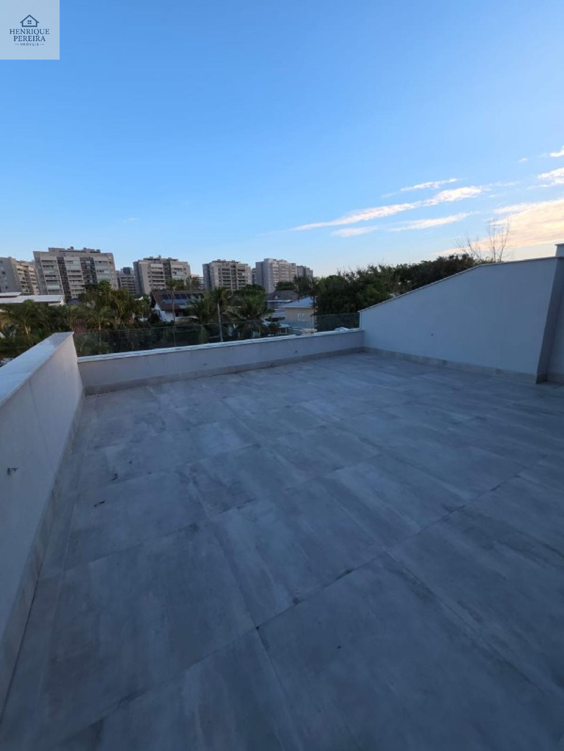 RIO MAR II Casa em Condomínio na Barra da Tijuca - 4 suítes, 6 banheiros, 2 vagas - 510m² - Rio de Janeiro-RJ