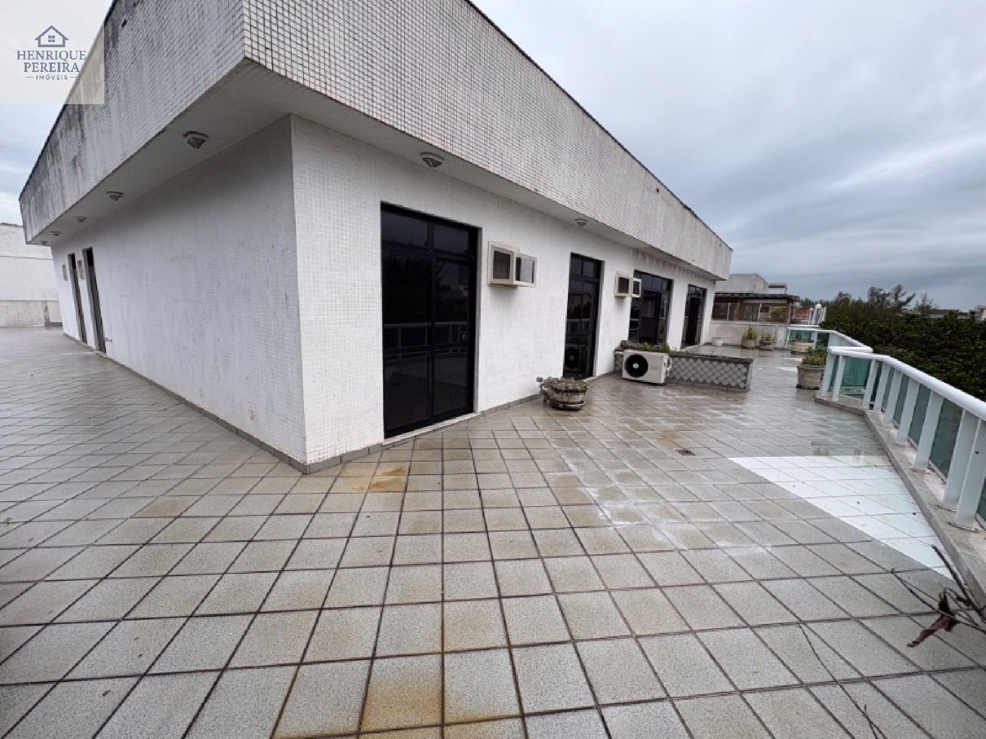 Cobertura de 547m2 e Linear no Recreio dos Bandeirantes: 5 quartos, 2 suítes, 2 salas, 4 banheiros, 3 vagas e 547m² de área.