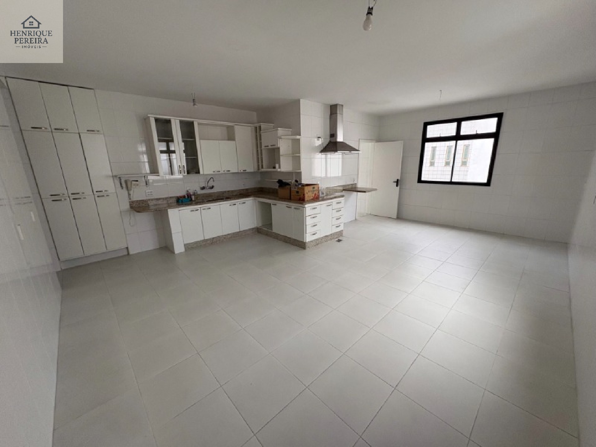 Cobertura de 547m2 e Linear no Recreio dos Bandeirantes: 5 quartos, 2 suítes, 2 salas, 4 banheiros, 3 vagas e 547m² de área.
