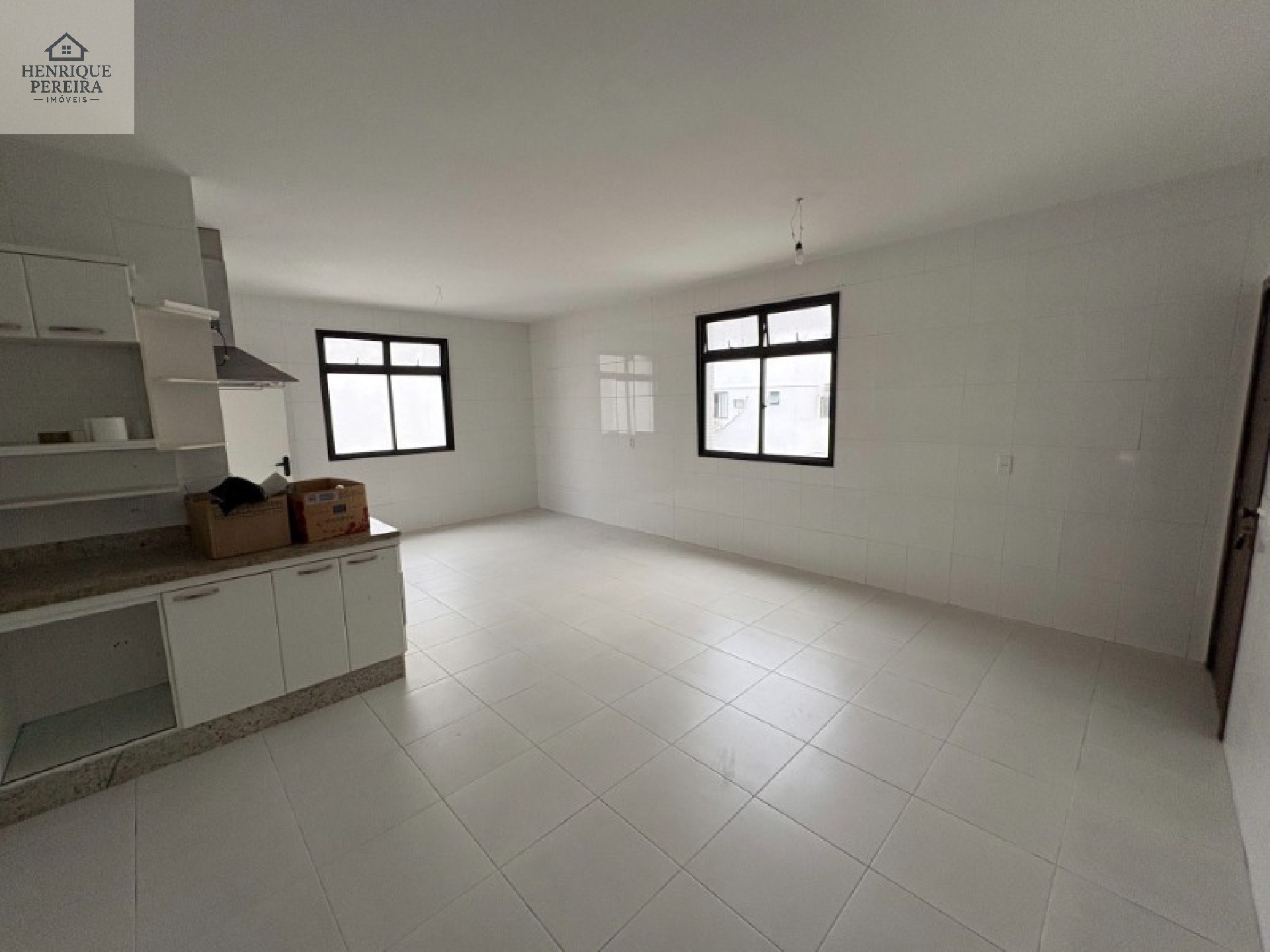 Cobertura de 547m2 e Linear no Recreio dos Bandeirantes: 5 quartos, 2 suítes, 2 salas, 4 banheiros, 3 vagas e 547m² de área.