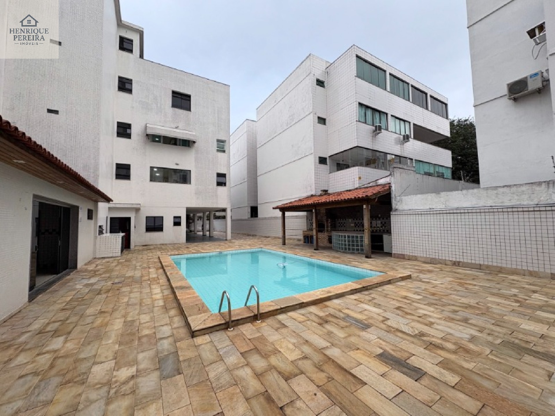 Cobertura de 547m2 e Linear no Recreio dos Bandeirantes: 5 quartos, 2 suítes, 2 salas, 4 banheiros, 3 vagas e 547m² de área.