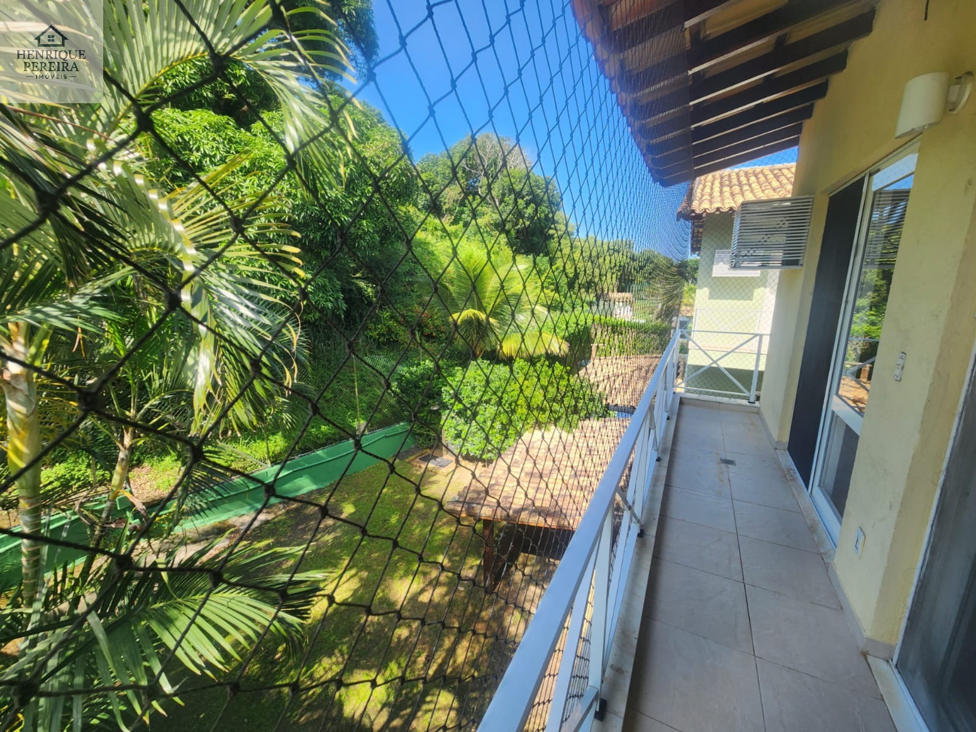 Imperdível Casa em Condomínio no Recreio dos Bandeirantes, RJ: 3 suítes, área externa privativa, 2 vagas e 240m². Venha conferir!