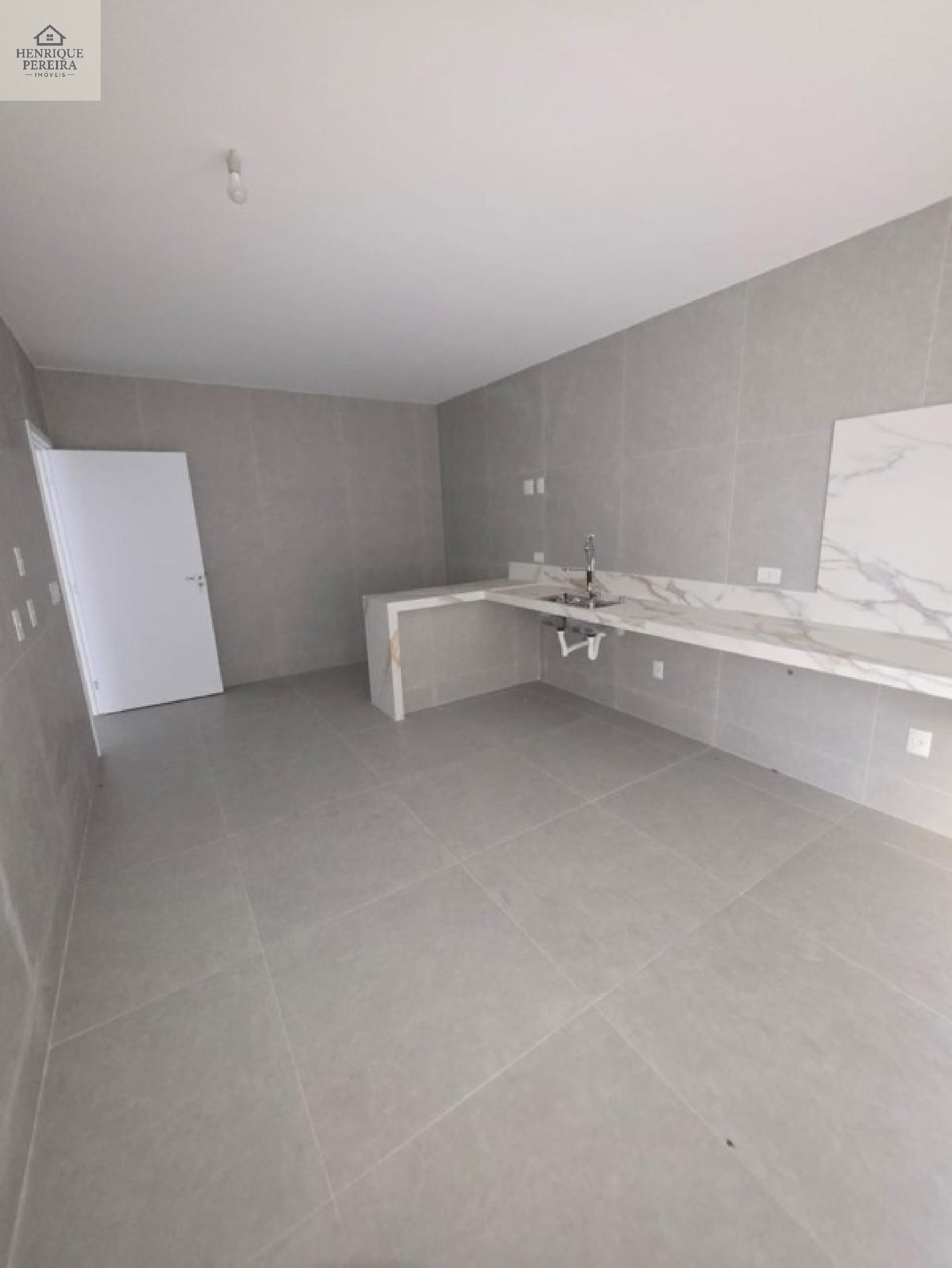 RIO MAR II Casa em Condomínio na Barra da Tijuca - 4 suítes, 6 banheiros, 2 vagas - 510m² - Rio de Janeiro-RJ