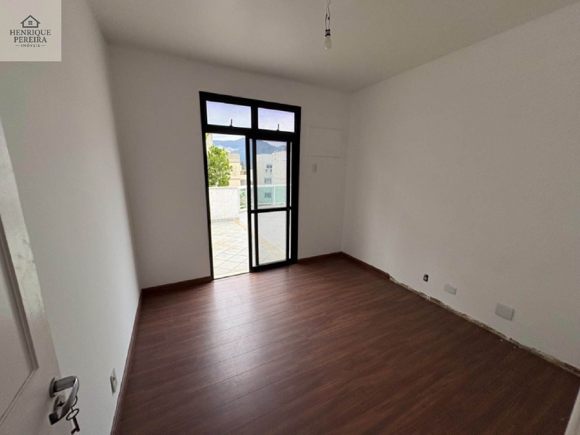 Cobertura de 547m2 e Linear no Recreio dos Bandeirantes: 5 quartos, 2 suítes, 2 salas, 4 banheiros, 3 vagas e 547m² de área.