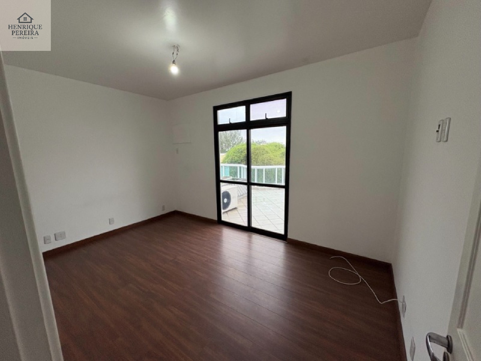 Cobertura de 547m2 e Linear no Recreio dos Bandeirantes: 5 quartos, 2 suítes, 2 salas, 4 banheiros, 3 vagas e 547m² de área.