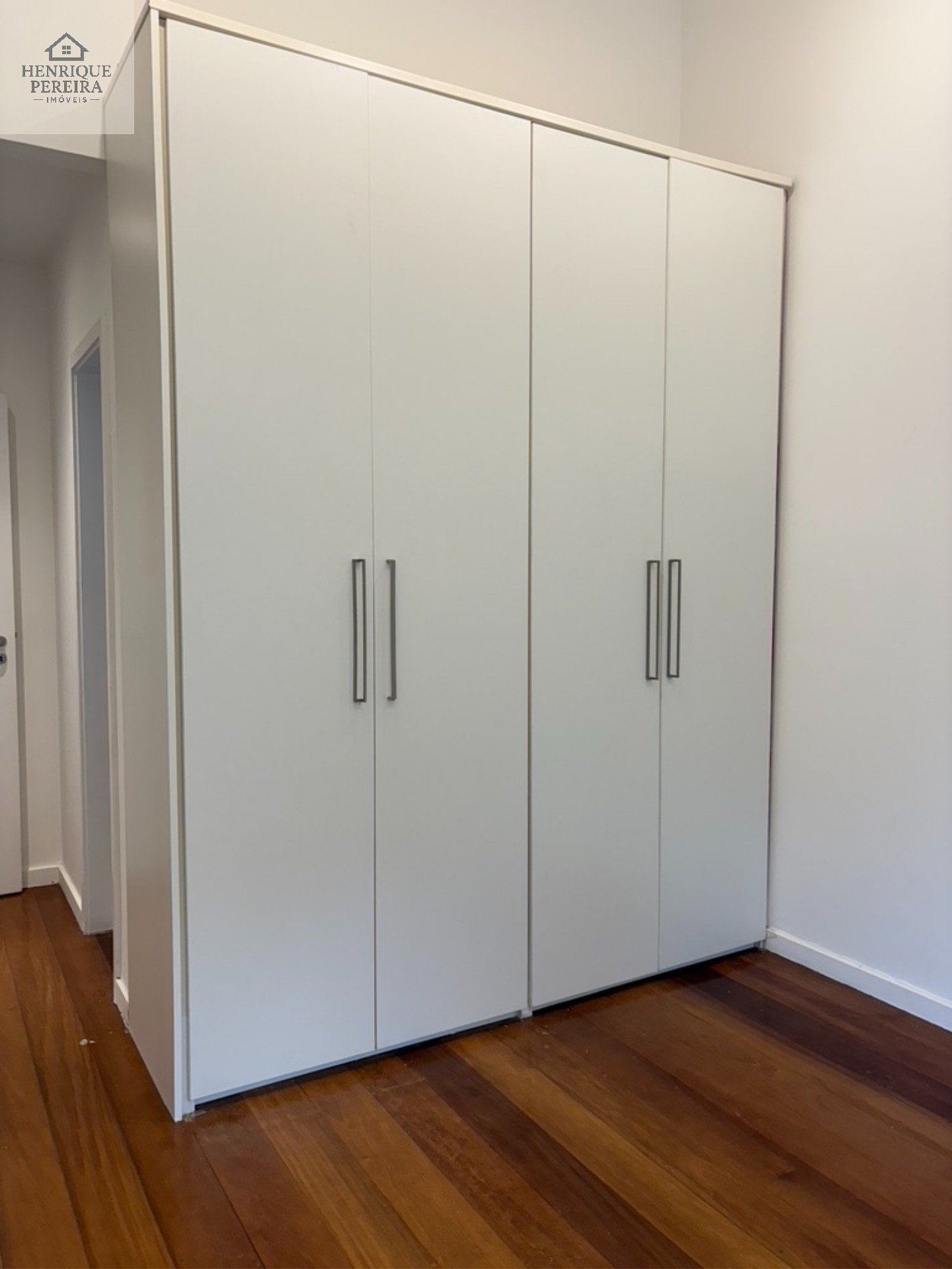 Imperdível Casa em Condomínio no Recreio dos Bandeirantes, RJ: 3 suítes, área externa privativa, 2 vagas e 240m². Venha conferir!