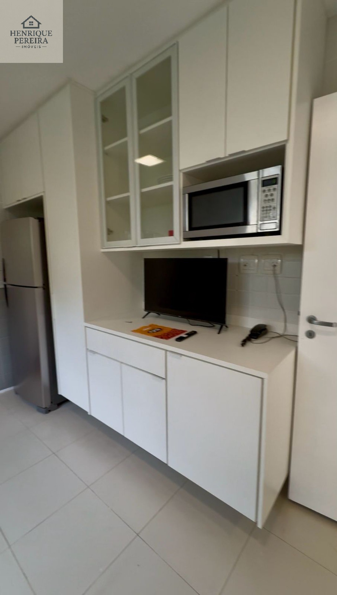 Imperdível Casa em Condomínio no Recreio dos Bandeirantes, RJ: 3 suítes, área externa privativa, 2 vagas e 240m². Venha conferir!