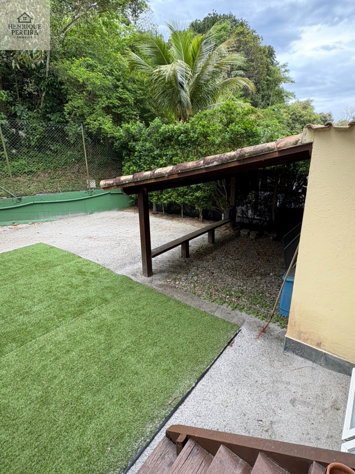 Imperdível Casa em Condomínio no Recreio dos Bandeirantes, RJ: 3 suítes, área externa privativa, 2 vagas e 240m². Venha conferir!
