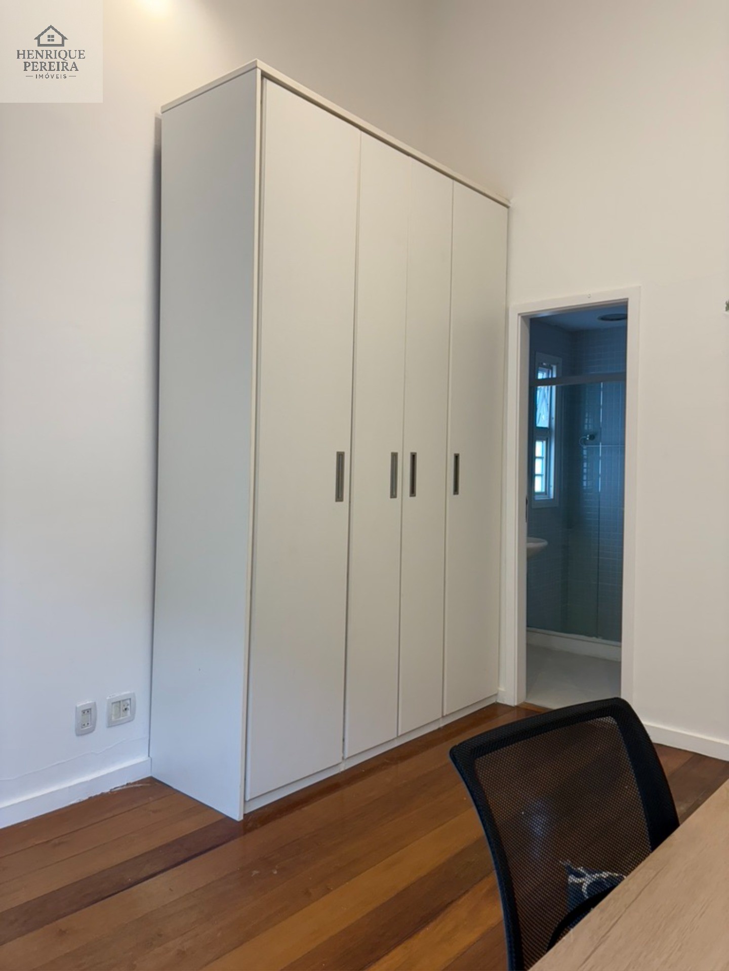 Imperdível Casa em Condomínio no Recreio dos Bandeirantes, RJ: 3 suítes, área externa privativa, 2 vagas e 240m². Venha conferir!