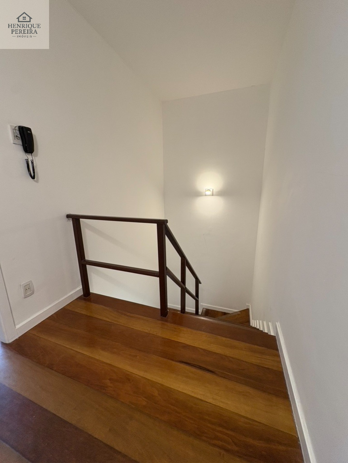 Imperdível Casa em Condomínio no Recreio dos Bandeirantes, RJ: 3 suítes, área externa privativa, 2 vagas e 240m². Venha conferir!