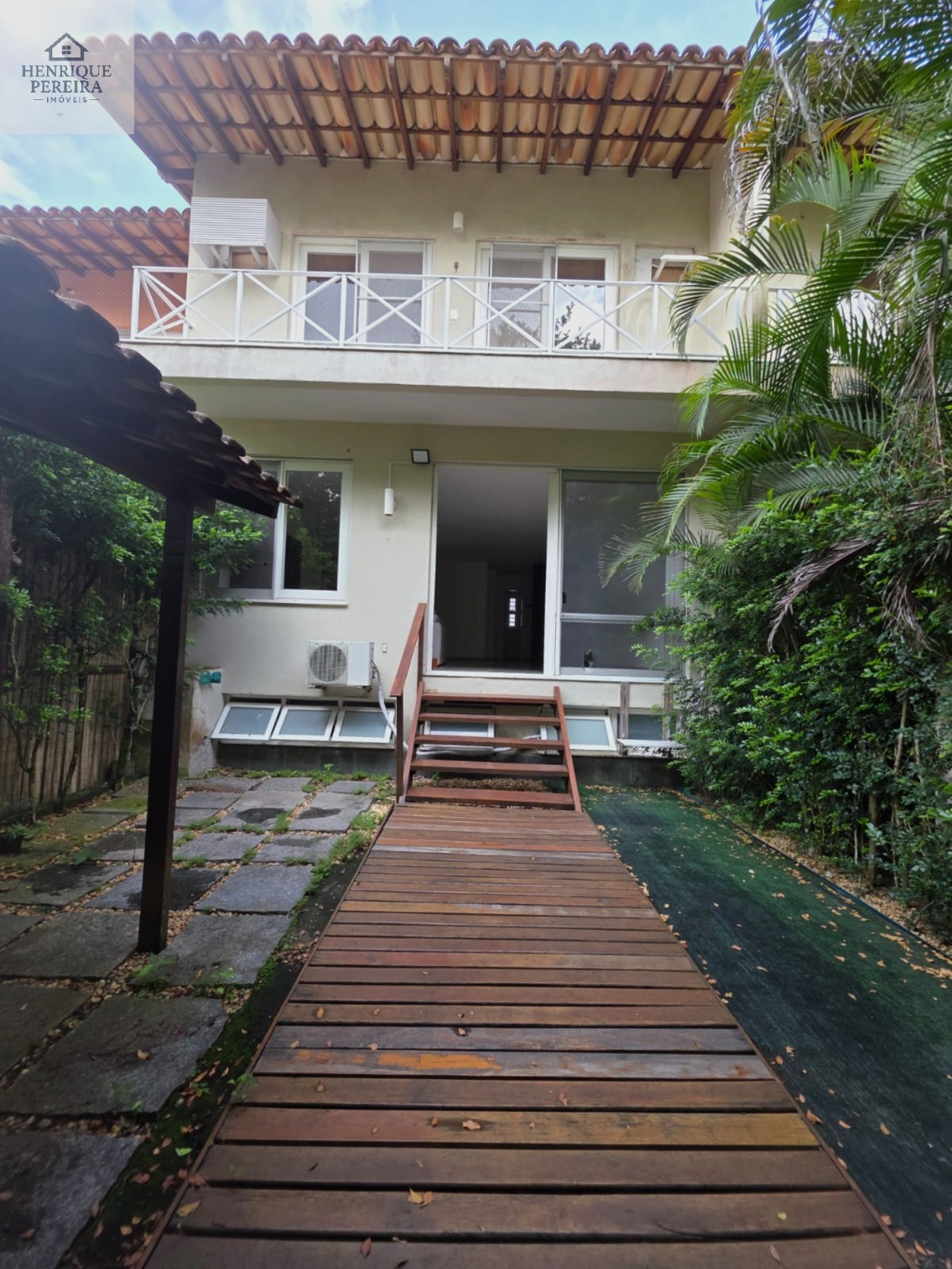 Casa, 4 quartos, 240 m² - Foto 1