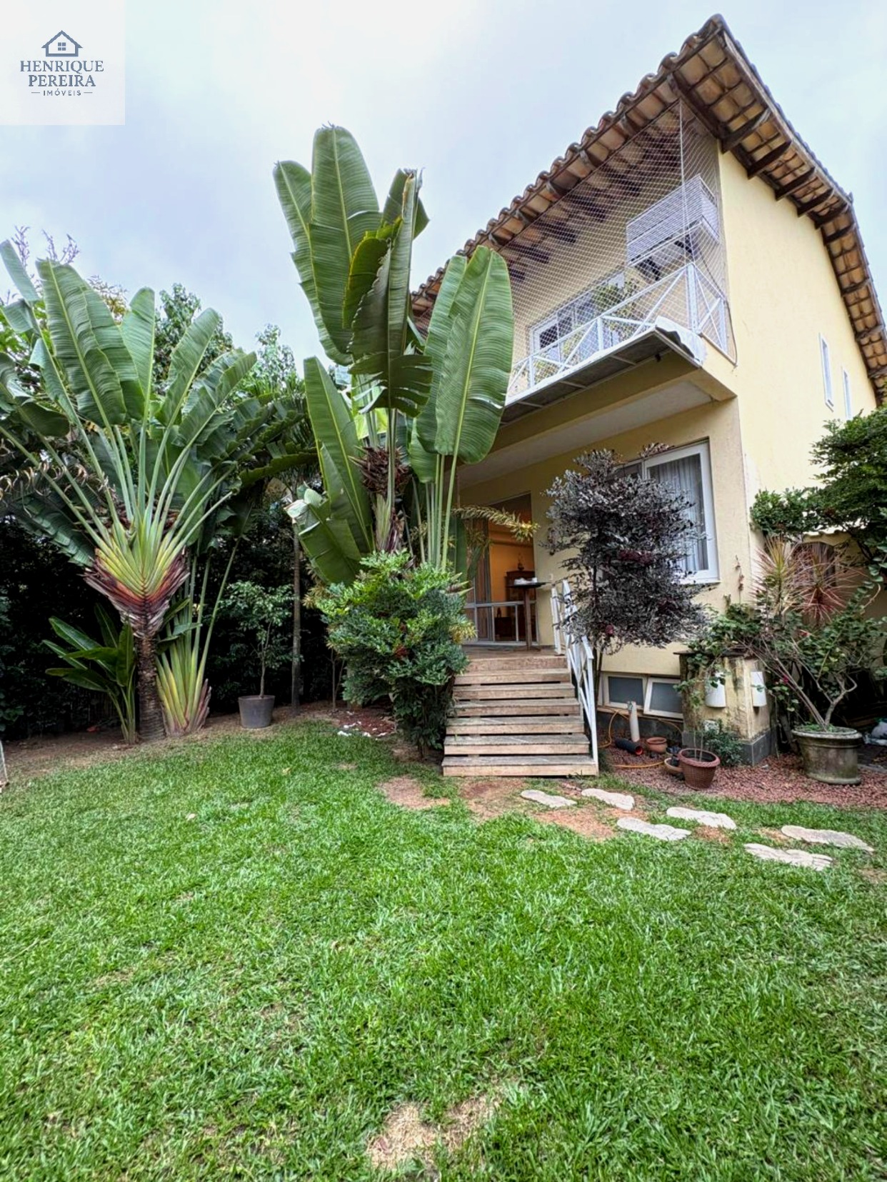 Casa de Vila no Recreio: 3 Suítes, Quintal e Perto da Praia